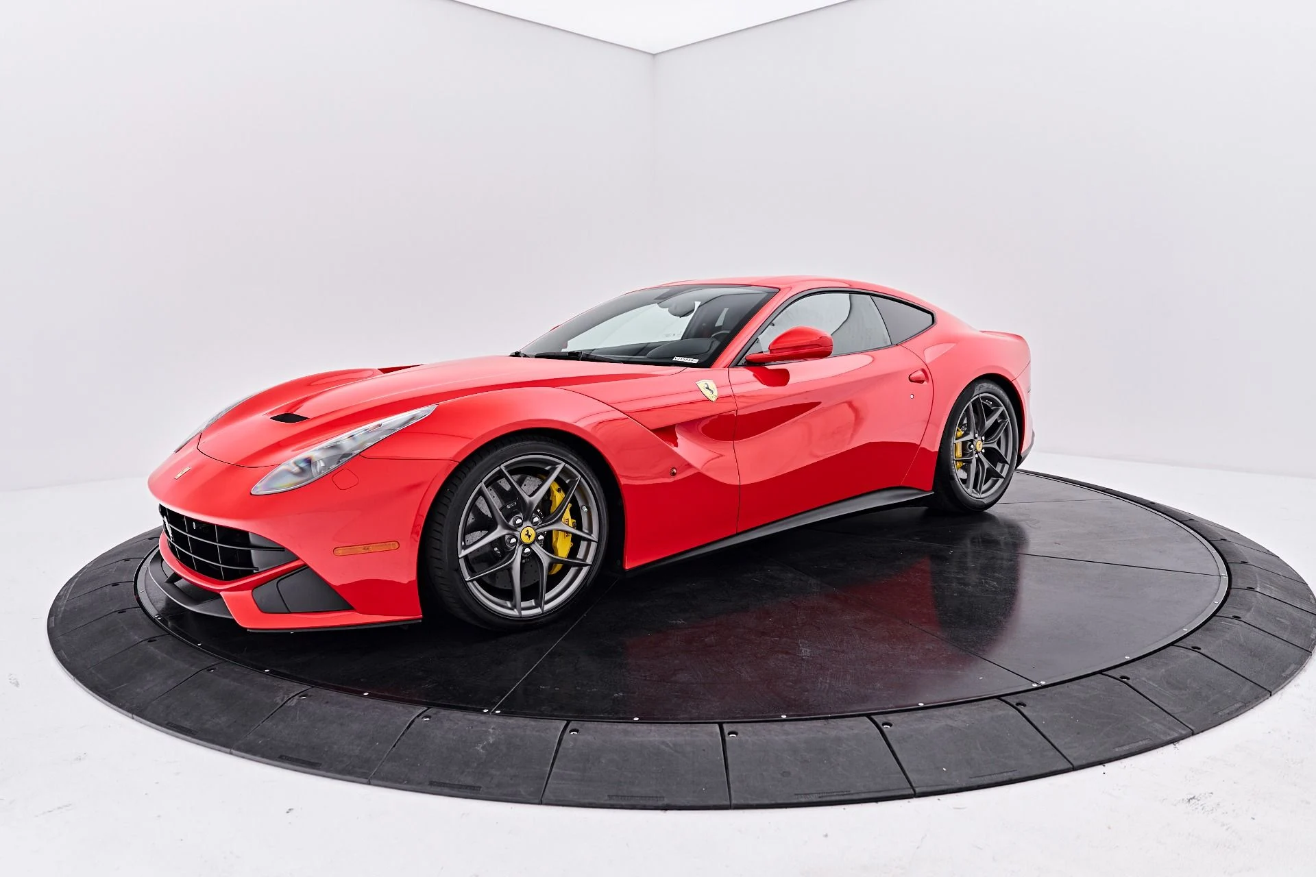 mph012_3908111812_Used_2016_Ferrari_F12_Berlinetta_1790987409_8a18a75643