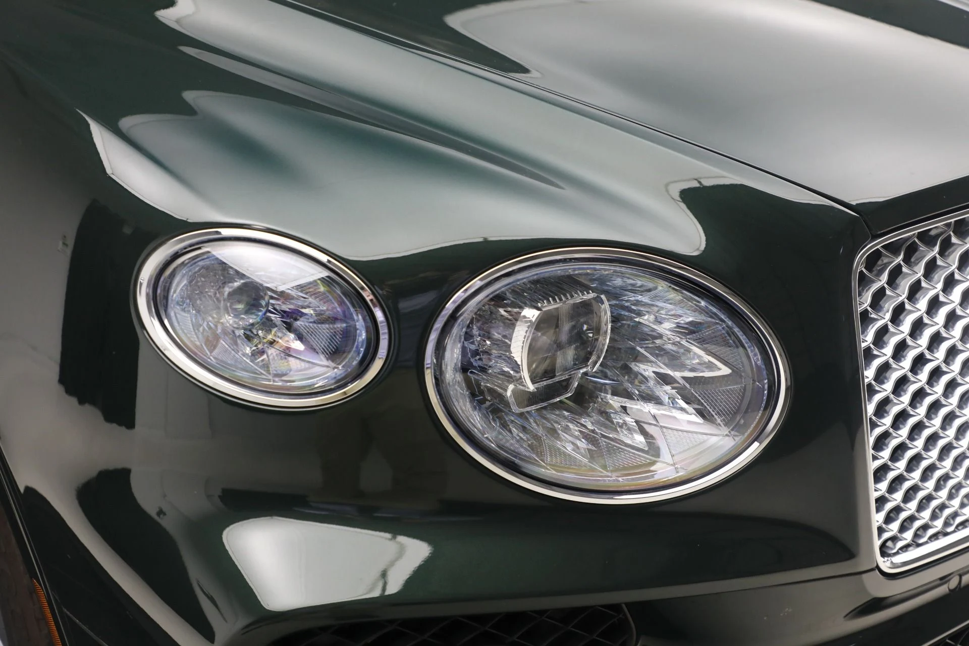 mph012_3909504554_New_2023_Bentley_Bentayga_V8_e56fb4d8bc
