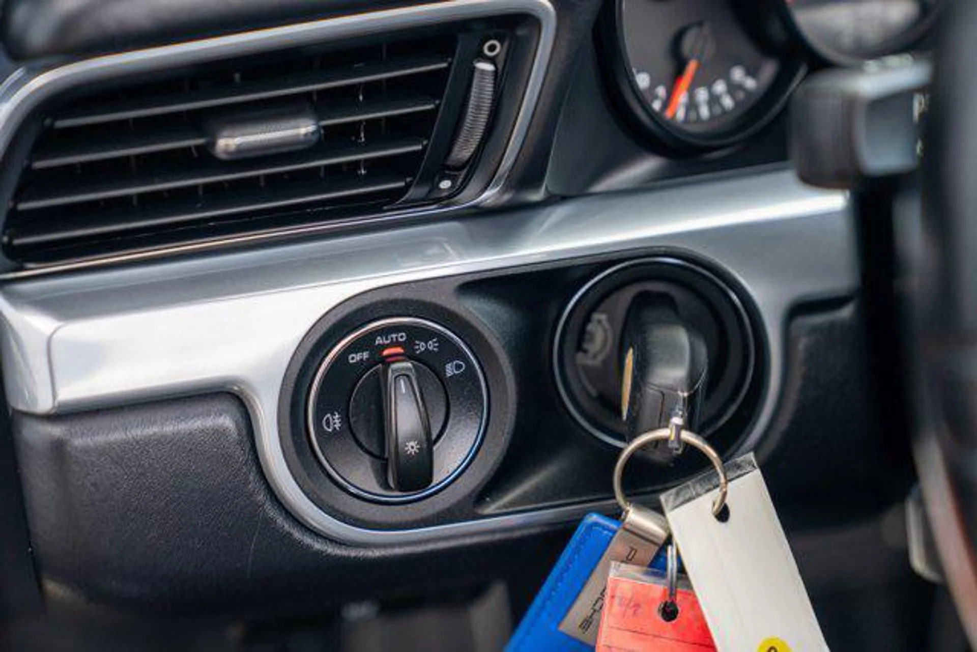 mph012_391091_xo1z_L_Akm_D_Aj_G_Yr_Ey_L7_Ab_Hcjx4_DE_503ae0e1c2