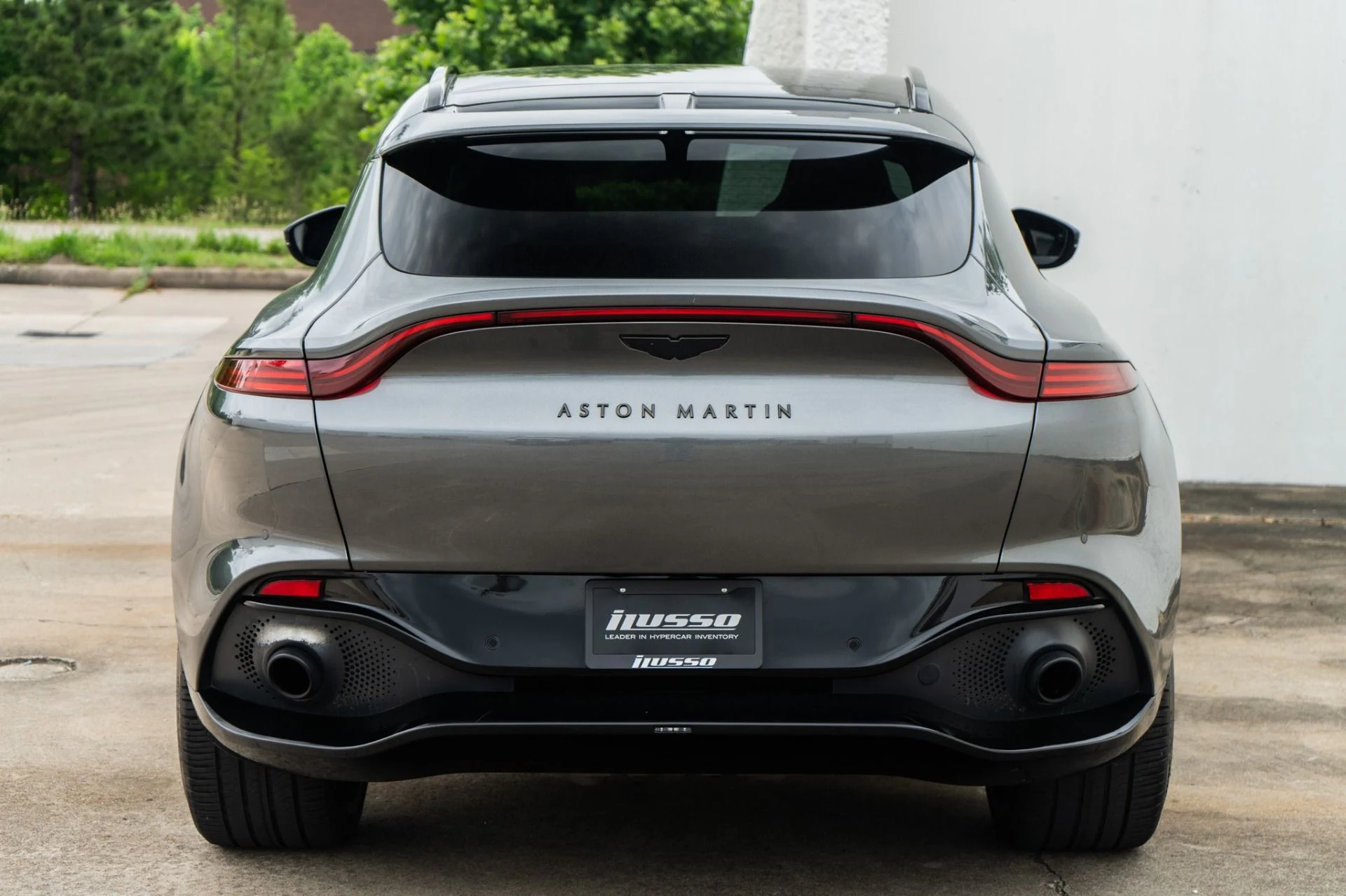 mph012_3913380857_Used_2021_Aston_Martin_DBX_1777485060_becb13a206