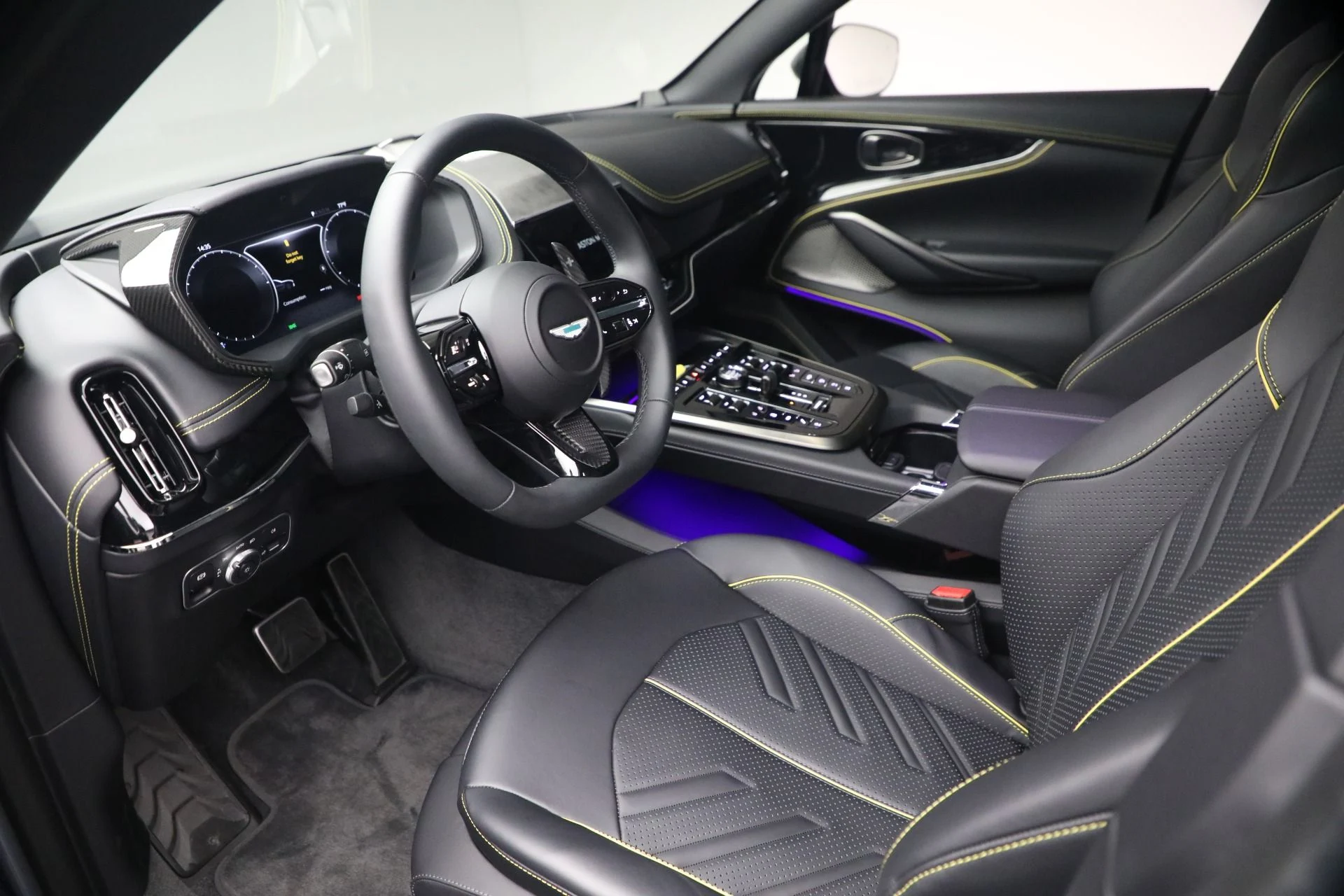 mph012_3915934577_New_2026_Aston_Martin_DBX_S_1787860689_fd5ebe8dab