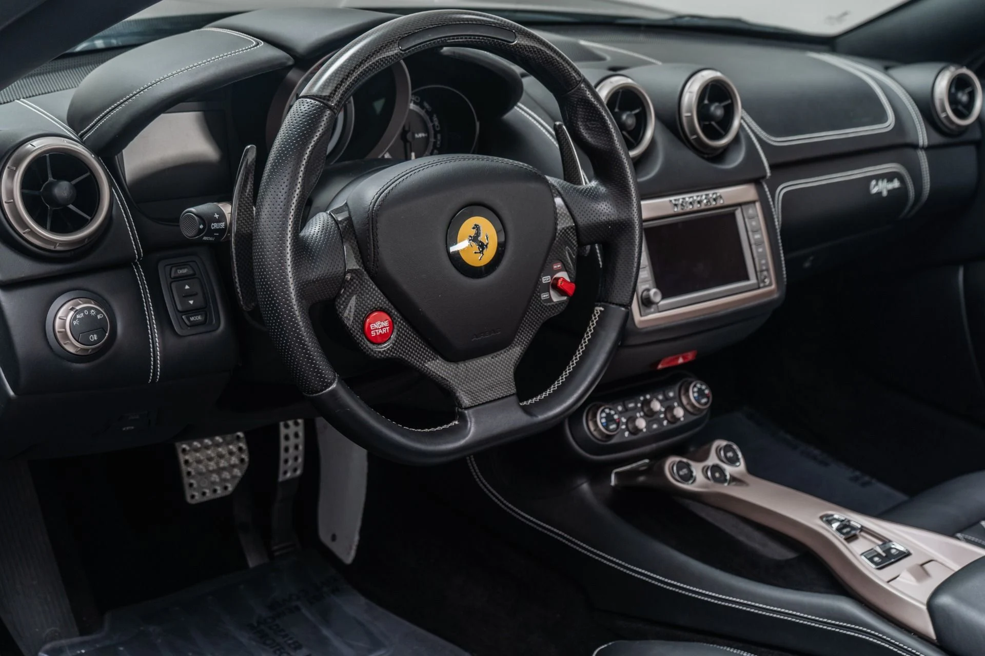 mph012_3920162751_Used_2014_Ferrari_California_1755618260_674e17c4f7