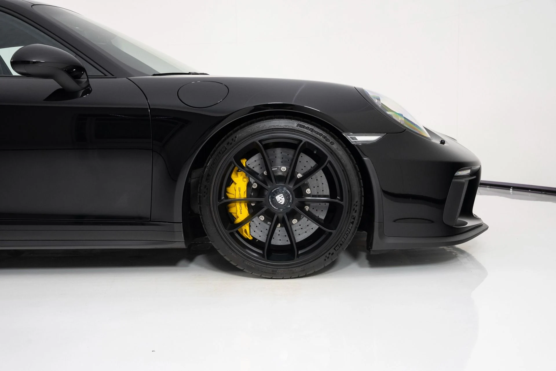 mph012_3920541042_Used_2018_Porsche_911_GT_3_1758757115_8445e7da7b