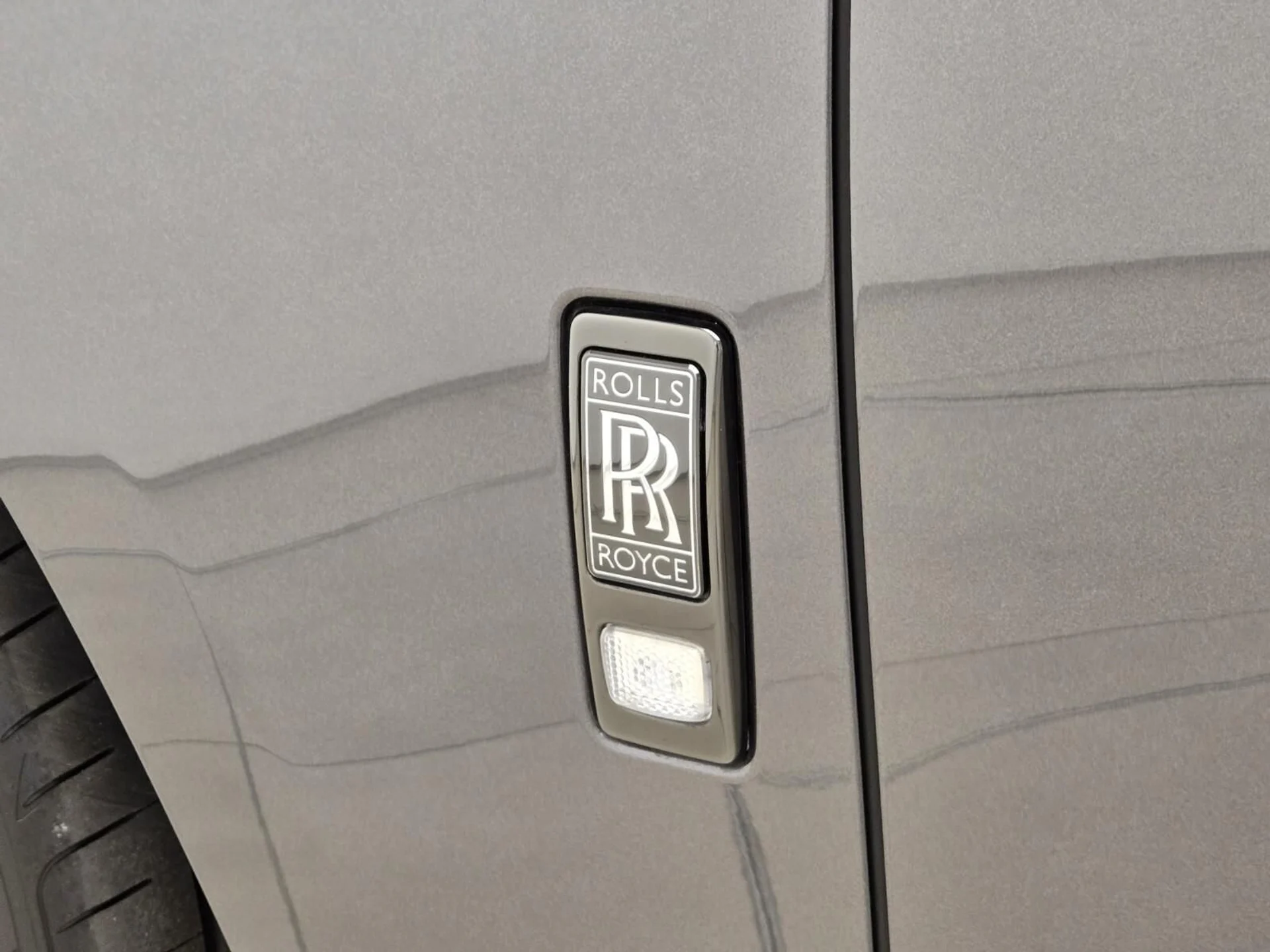 mph012_3921714287_Used_2023_Rolls_Royce_Ghost_1741259138_4fcf18b017