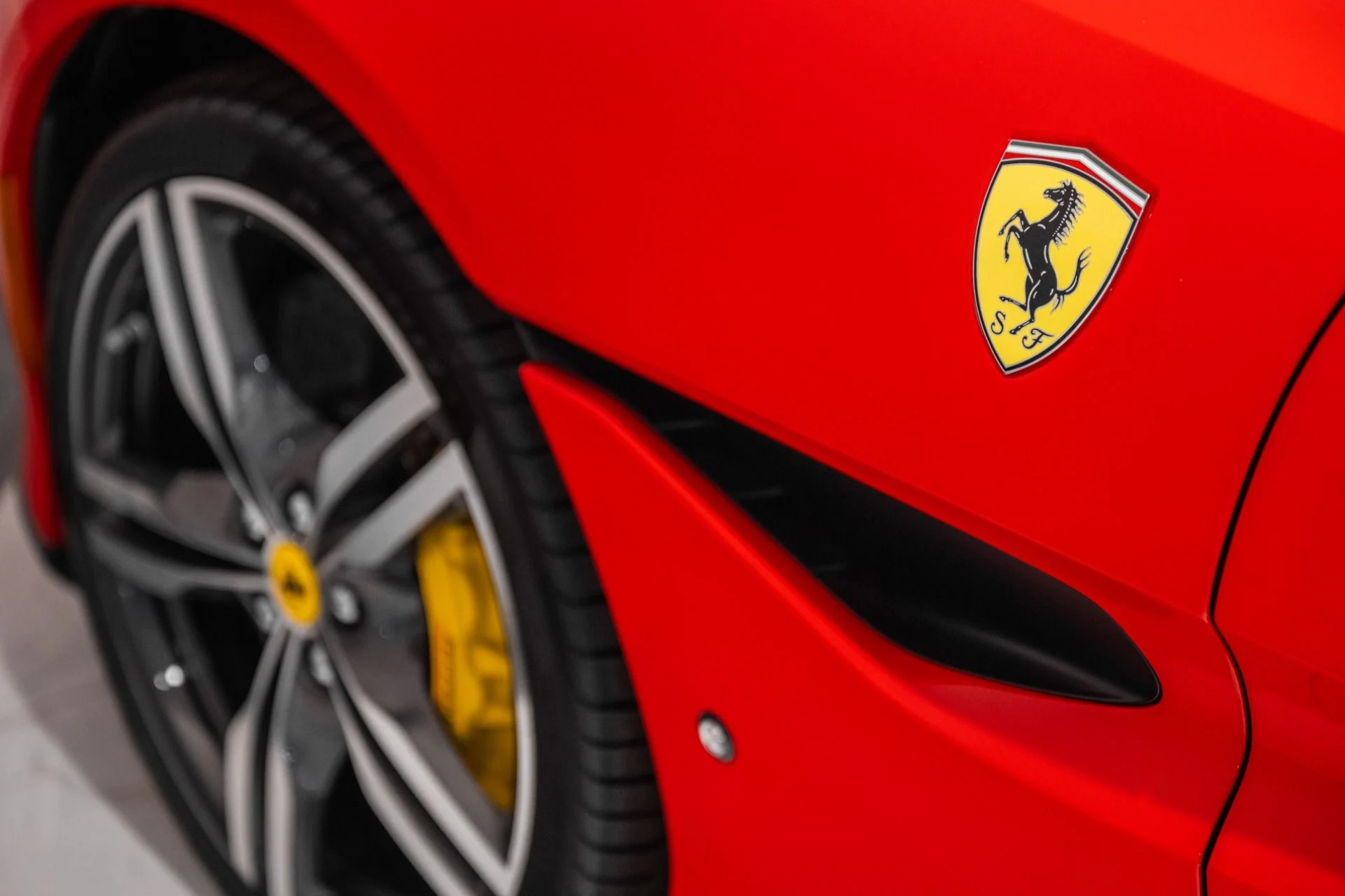 mph012_3929061349_Used_2019_Ferrari_Portofino_1780718714_765a6cff2b