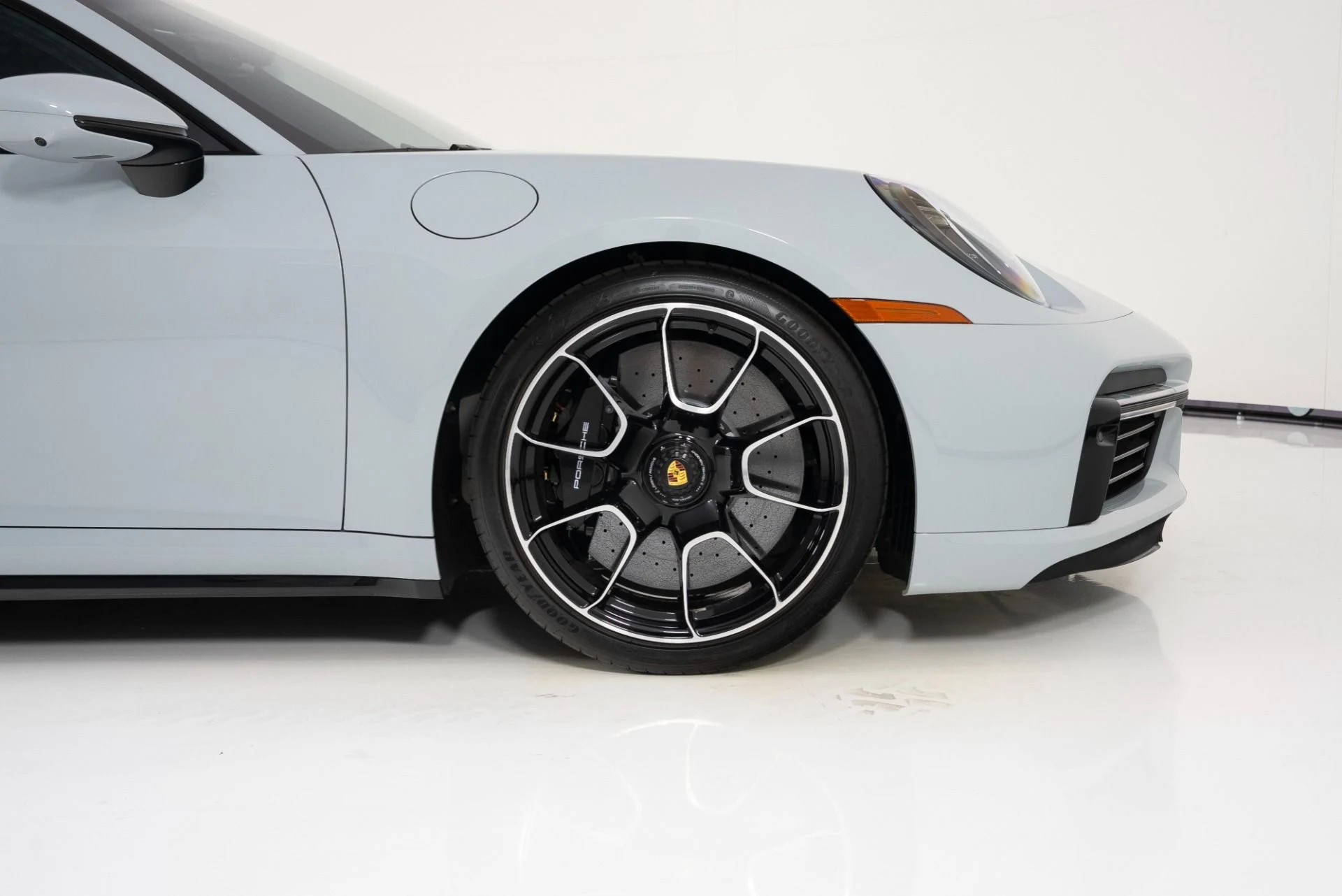 mph012_393194466_Used_2024_Porsche_911_Turbo_S_1754514787_e77a72a11f