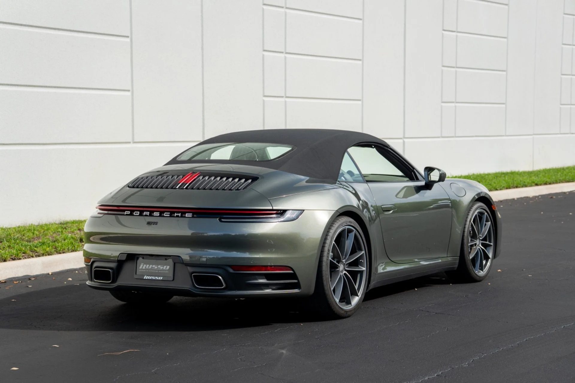 mph012_3936743521_Used_2023_Porsche_911_Carrera_1756439604_38c2387a14