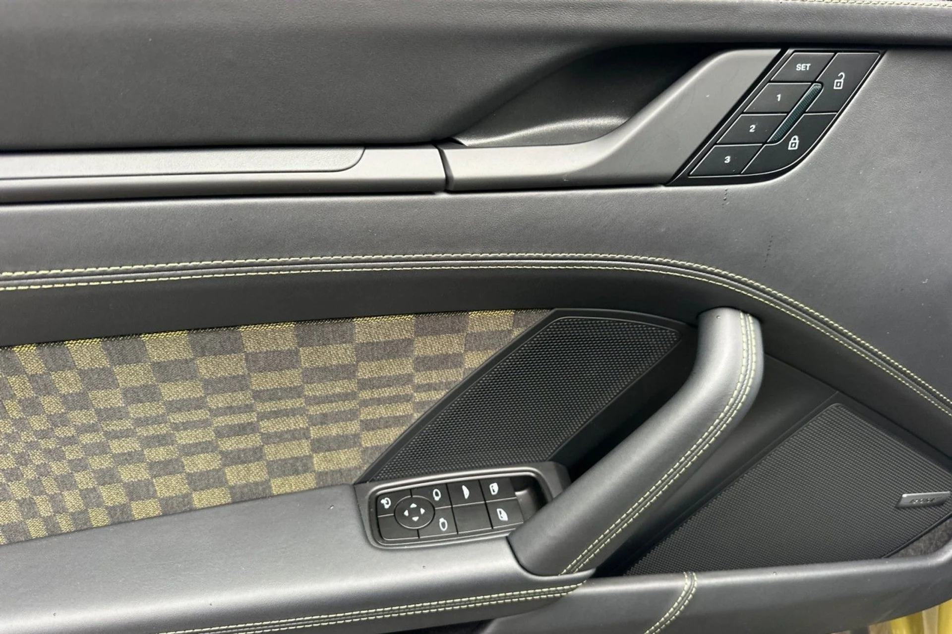 mph012_3942619790_dacc2efe64831e4b6eab07b6278098e2_6449655e69