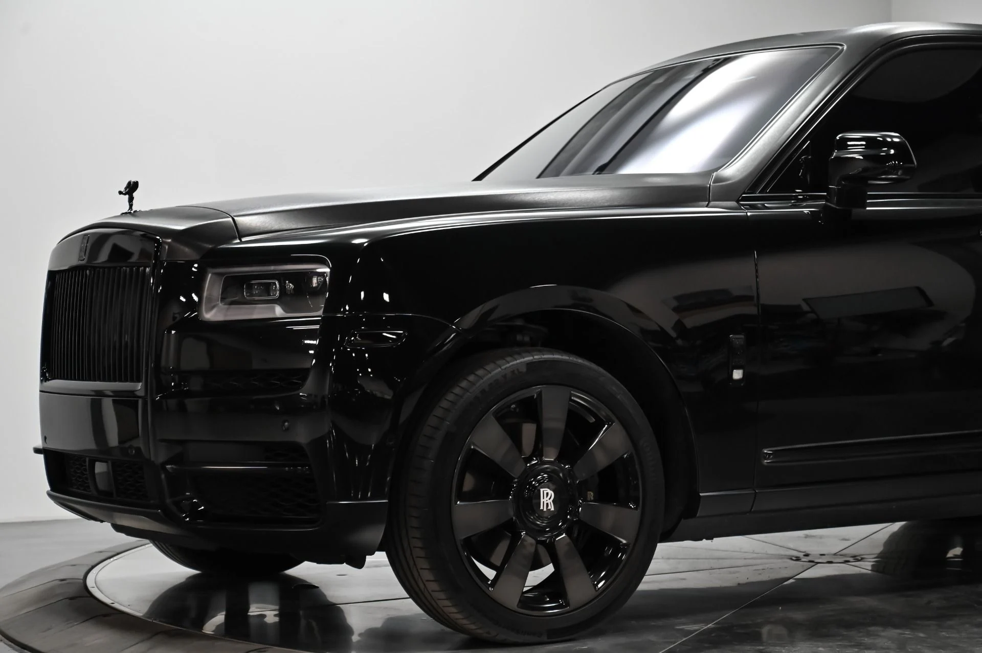 mph012_3943943128_Used_2019_Rolls_Royce_Cullinan_Base_1753916871_e024bbb0d9