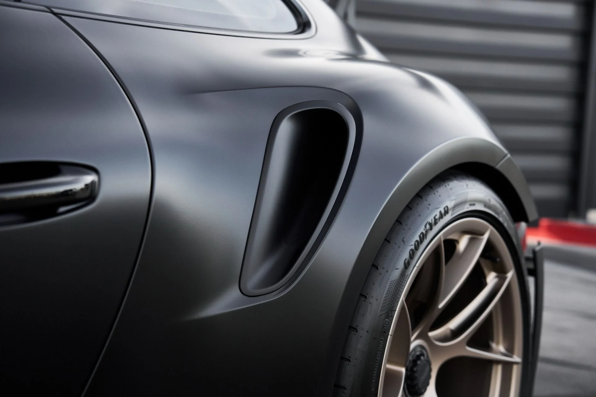 mph012_3953759353_Used_2025_Porsche_911_GT_3_RS_1762914439_a2f96417b6