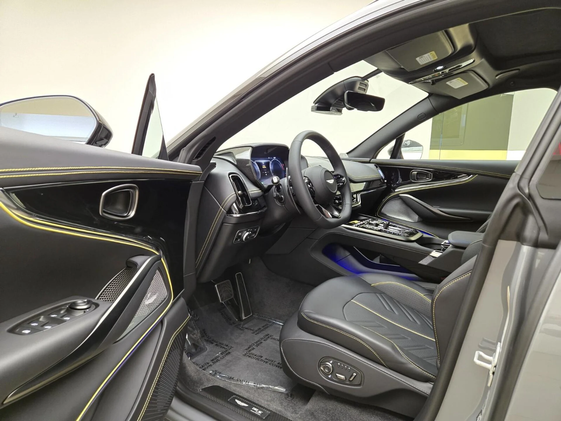 mph012_3959346818_New_2026_Aston_Martin_DBX_S_1782364676_1e1efecaee