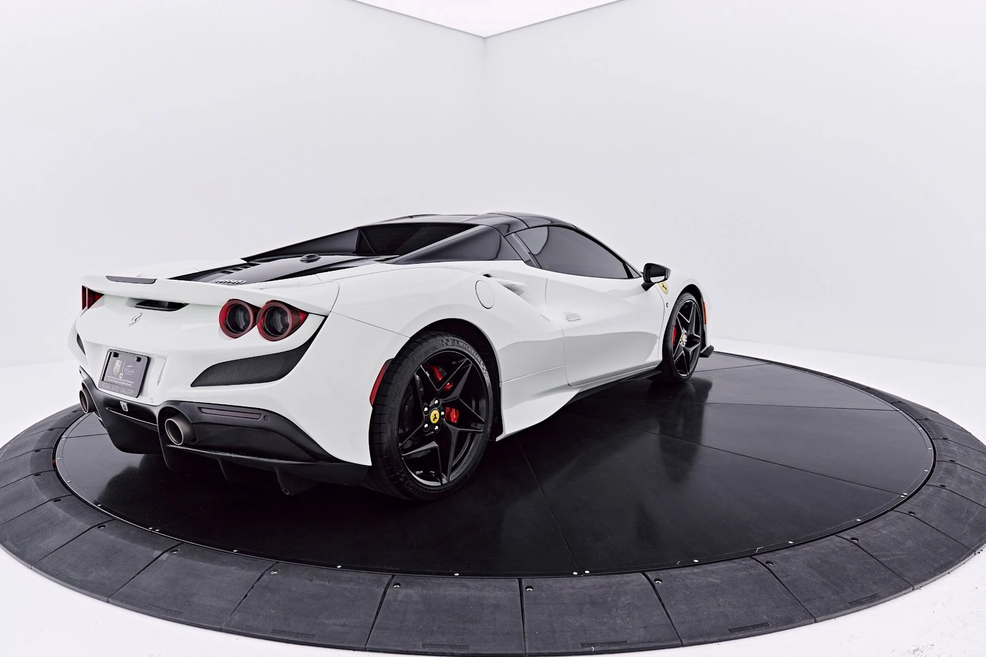 mph012_3963274825_Used_2022_Ferrari_F8_Spider_Base_1784162241_2577439727