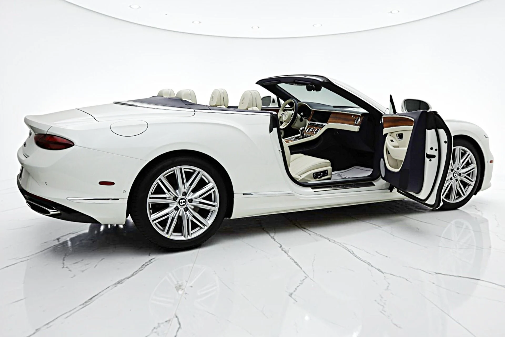mph012_3965819212_New_2026_Bentley_Continental_GTC_0ee9e5eb8d