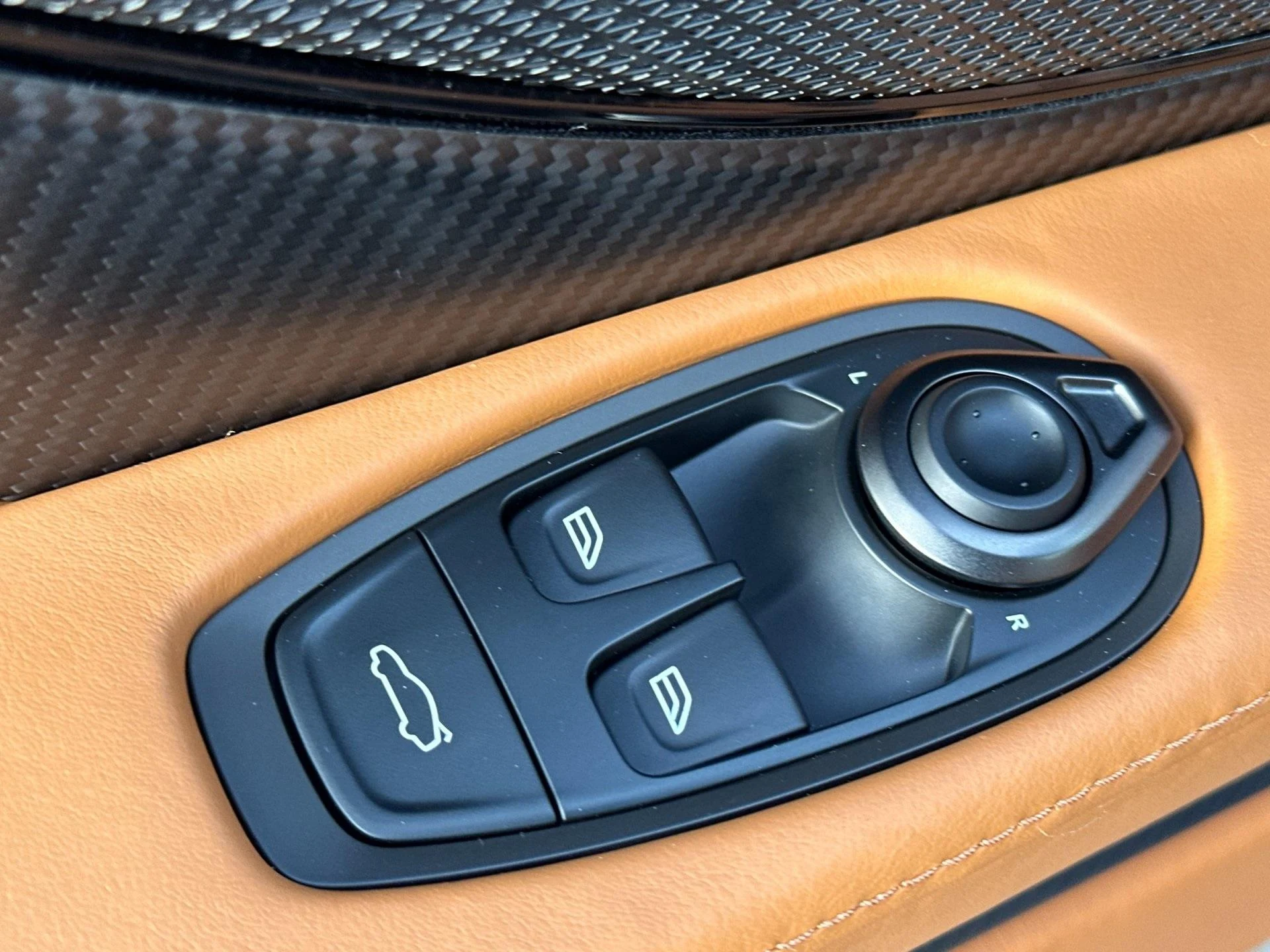 mph012_3968501033_New_2026_Aston_Martin_DB_12_1764753313_ae8ef4448a