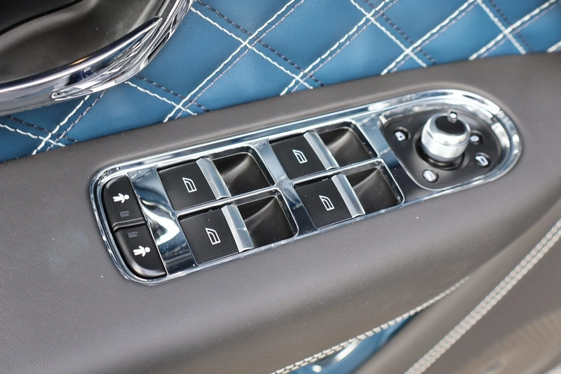 mph012_3975412814_13_56179072af