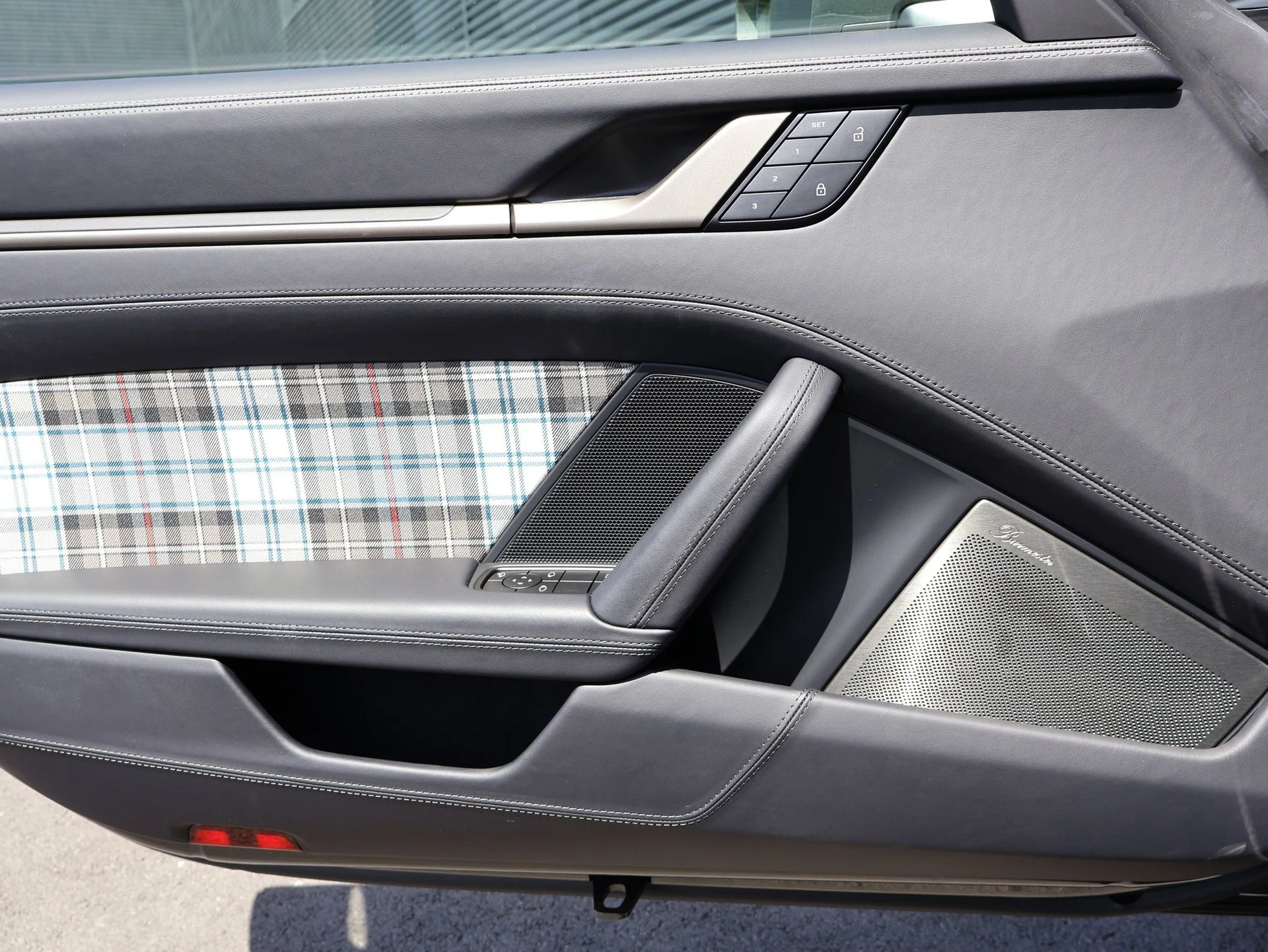 mph012_3977285275_435622bf122d736e5df7cb677eaeb2bf_d8fd0d4a67