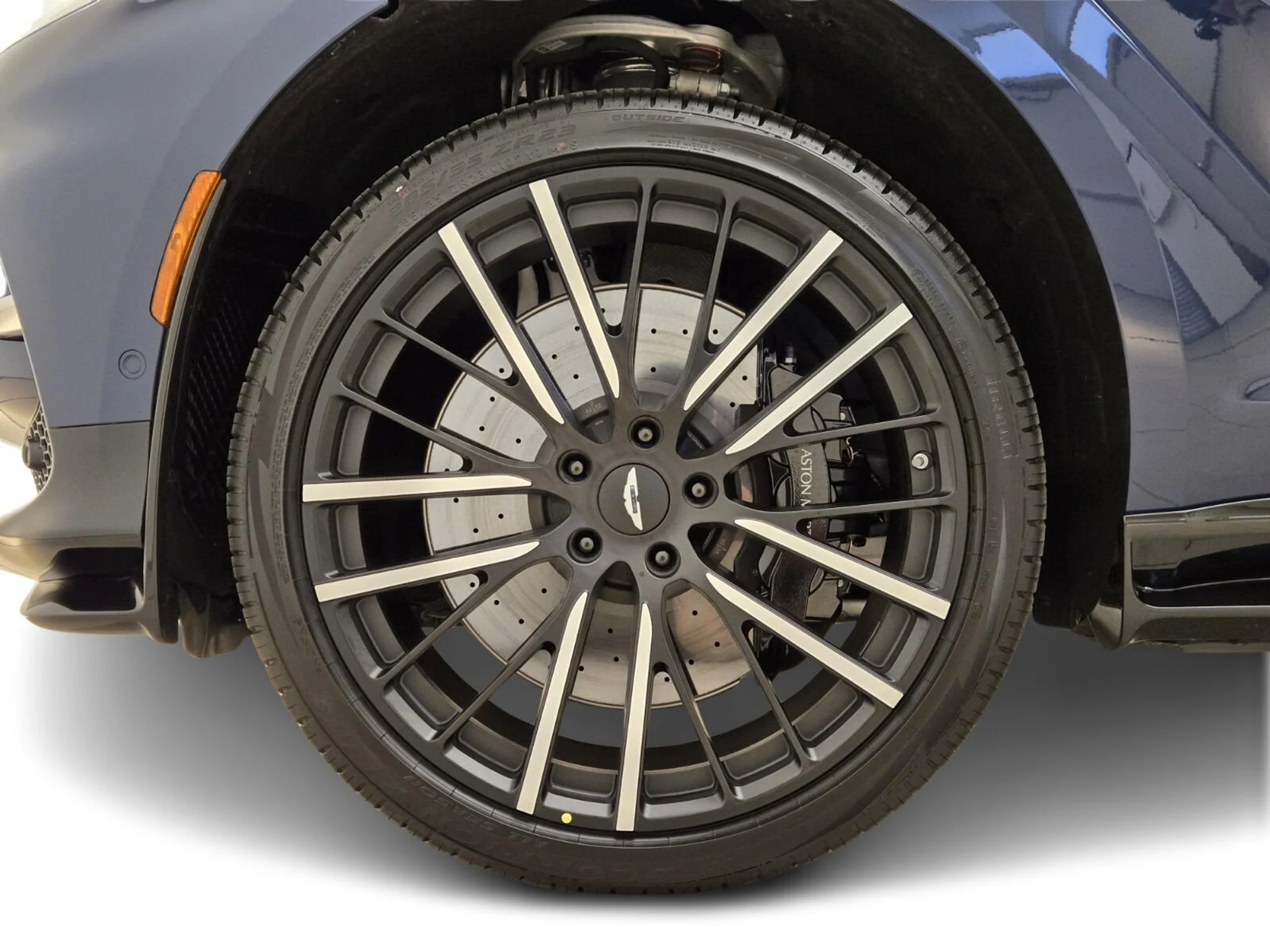 mph012_3988953145_New_2025_Aston_Martin_DBX_707_1753162712_3335d69de8