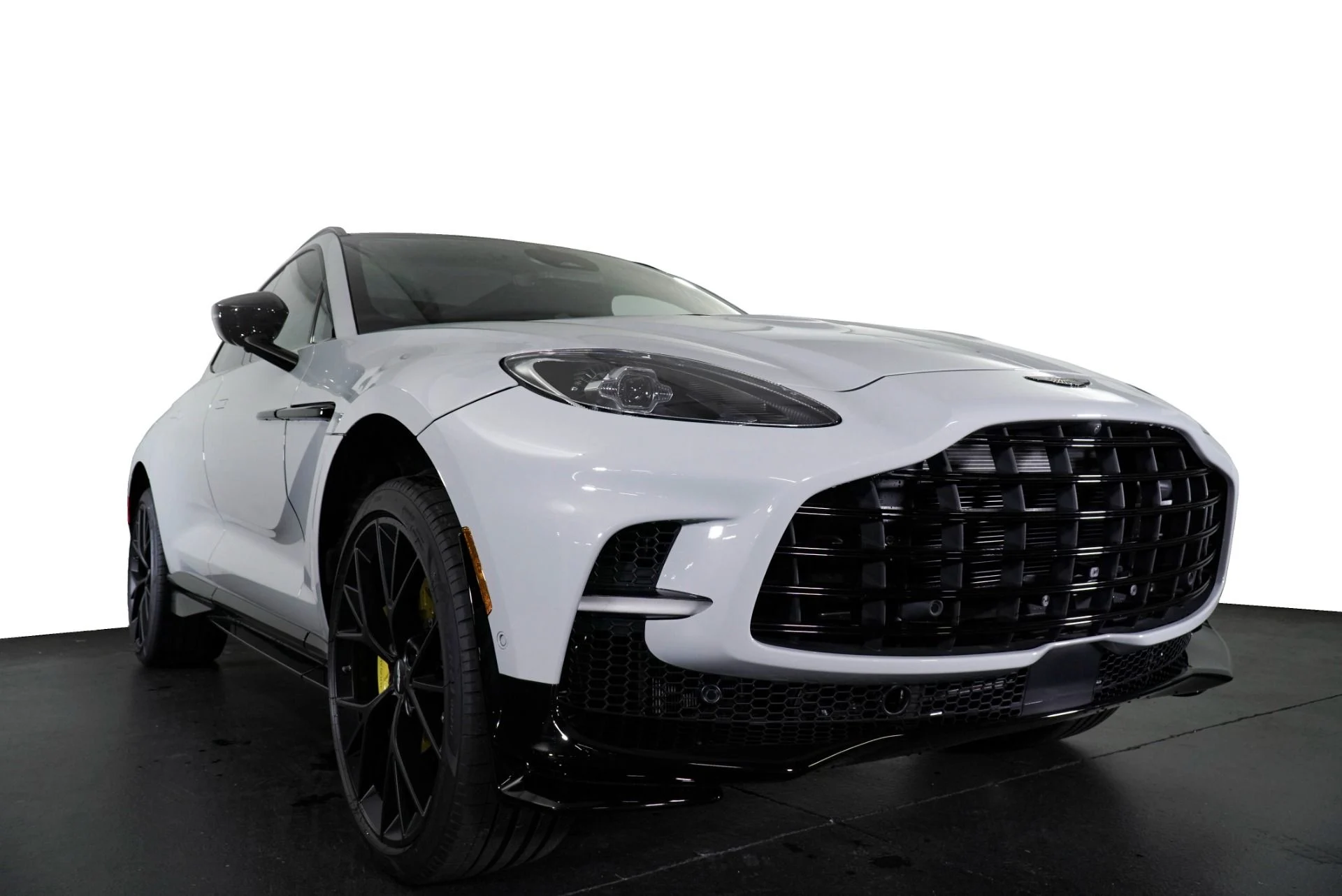 mph012_399519164_New_2026_Aston_Martin_DBX_707_1767899119_ccebeb161b