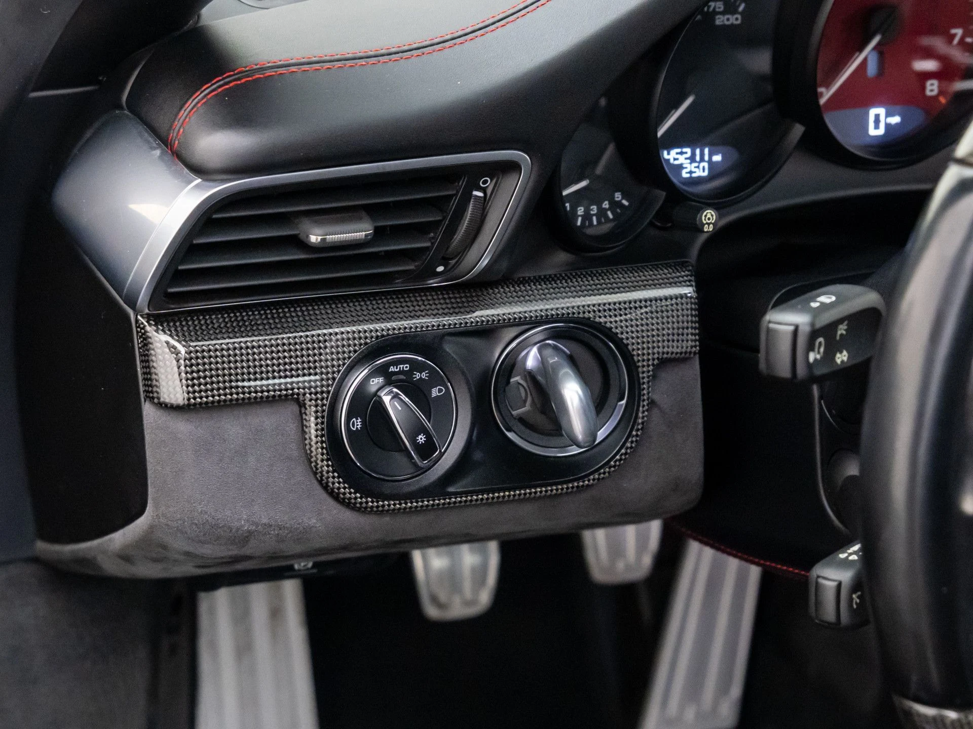 mph012_4000051285_f989349fc9daa1028c4c72b7dfc4bae0x_e68ef5b940