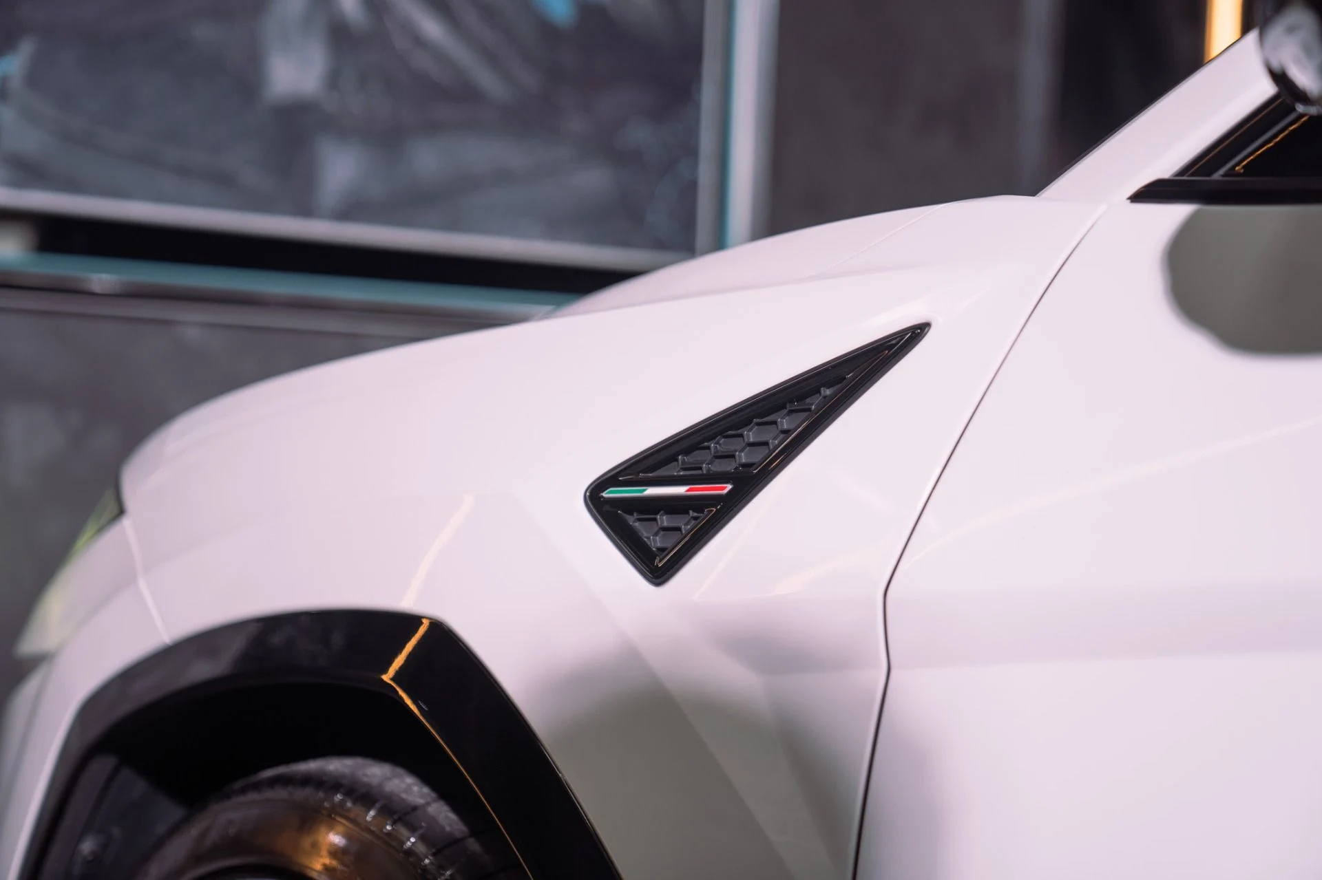 mph012_4000208108_Used_2022_Lamborghini_Urus_Full_Carbon_Interior_Package_1792255478_465e85fa84