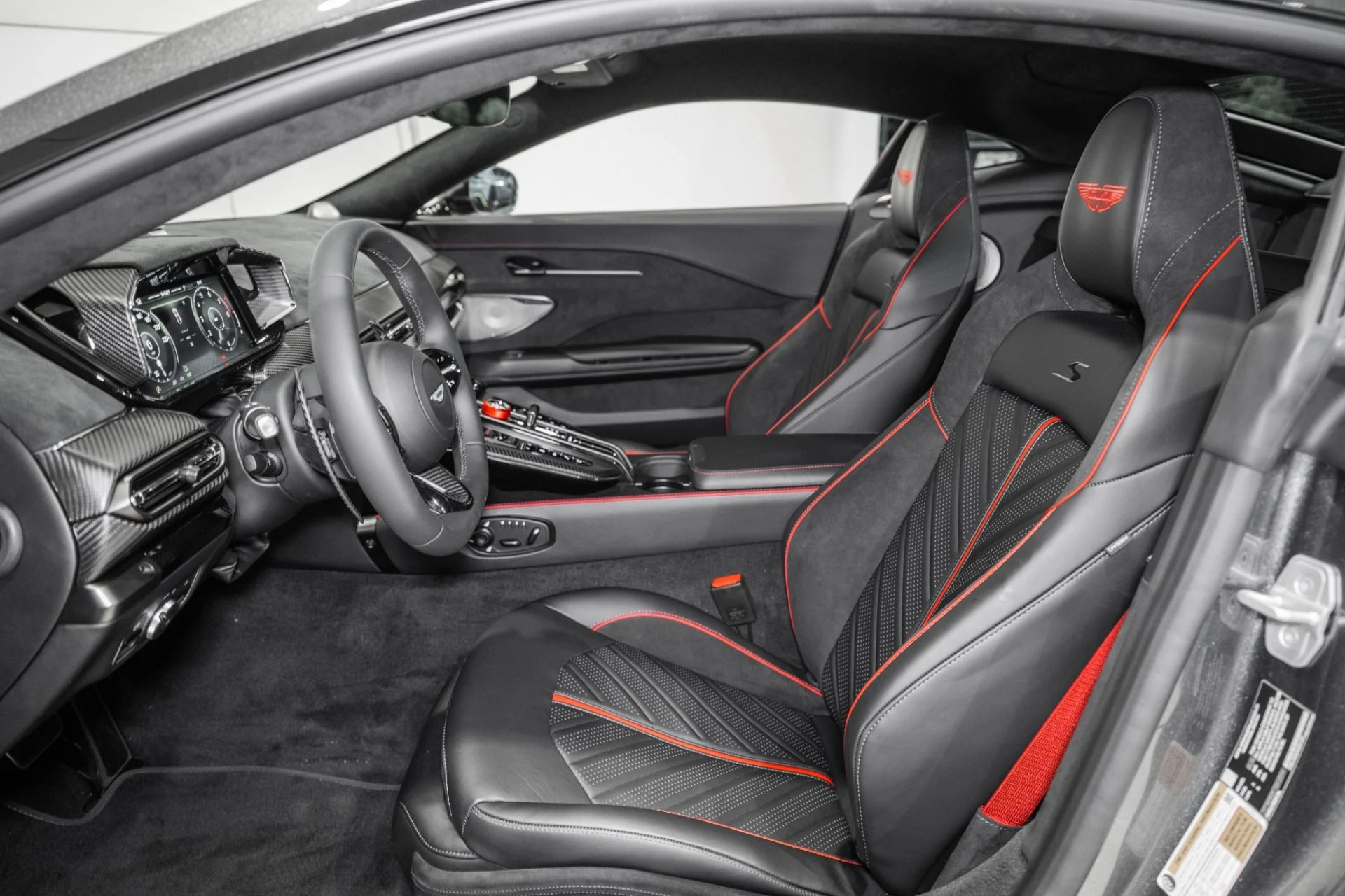 mph012_4003657485_New_2026_Aston_Martin_Vantage_S_1776402995_548e06ccad