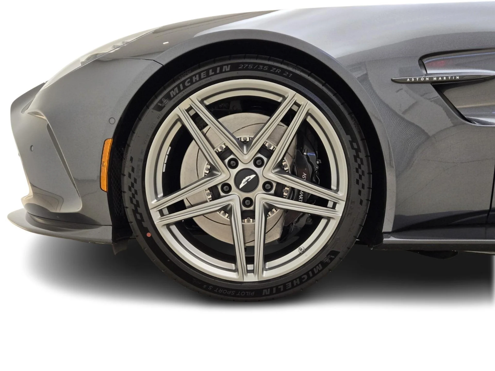 mph012_4005413884_New_2025_Aston_Martin_Vantage_1753161520_439b7c0d61
