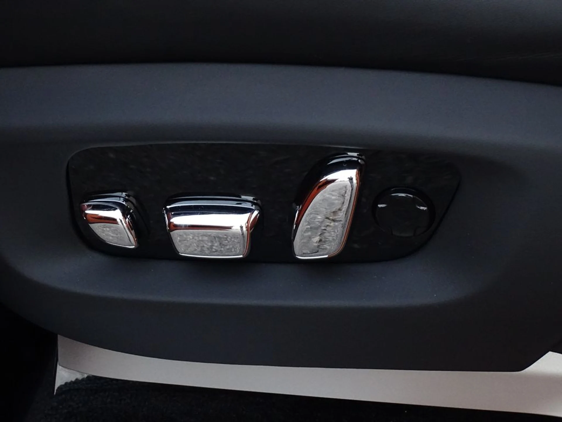 mph012_4015814819_c490574082fde1701ff7f97151ba07d8x_0eaaebf85d