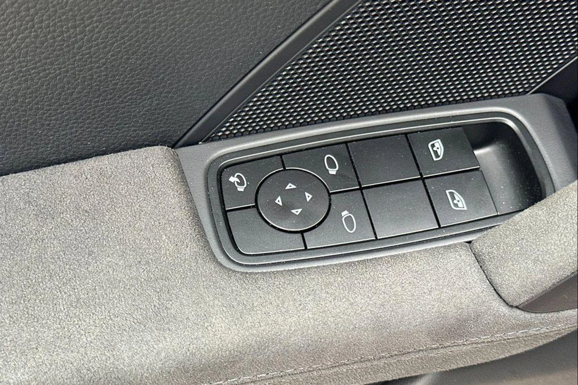 mph012_4017529214_ek7tx_DW_Na_Epuh9u_X_Fhha_Vud6is_948812cbd5