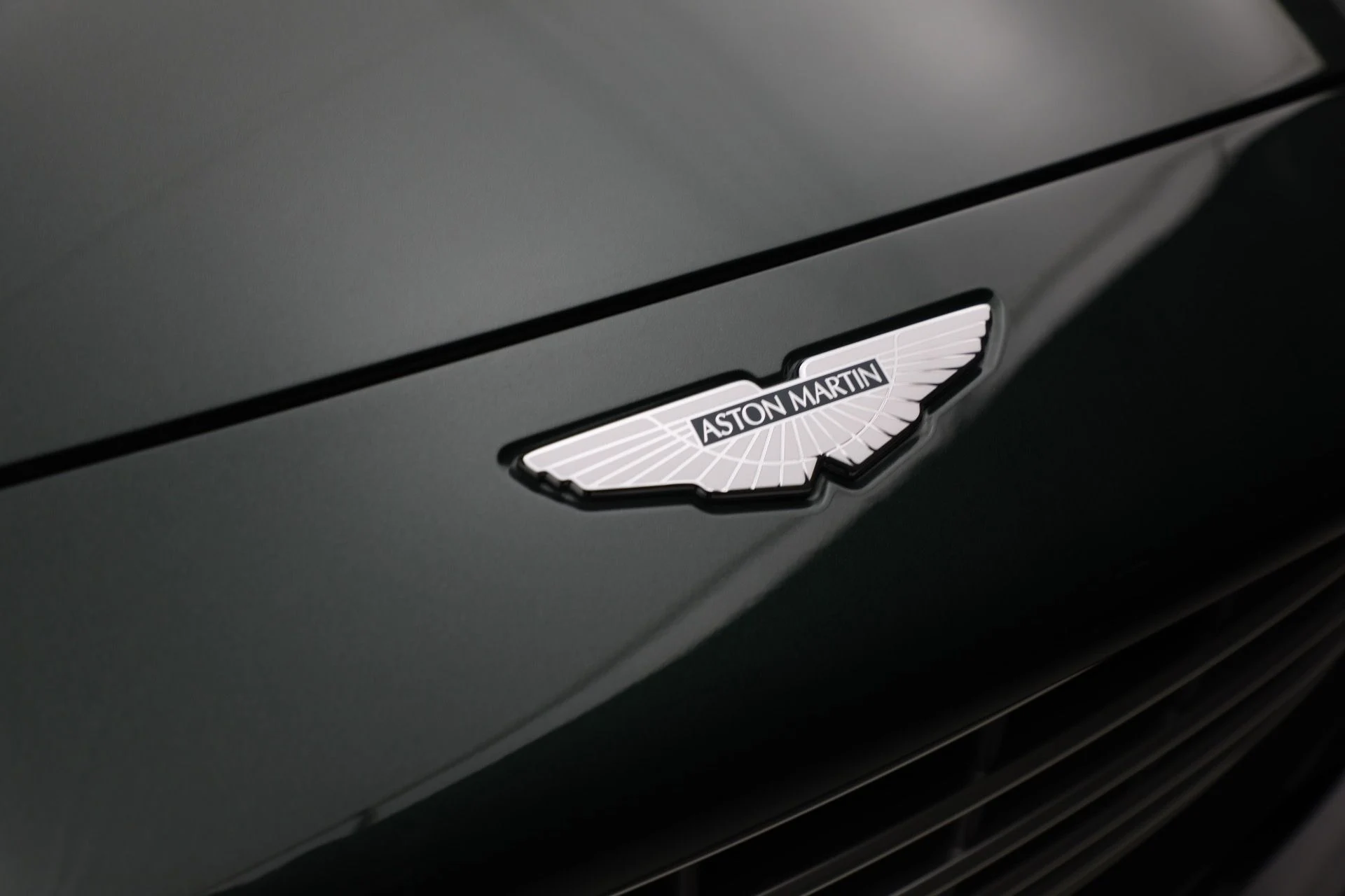 mph012_4017714472_Used_2022_Aston_Martin_DBX_5439c7fbd2
