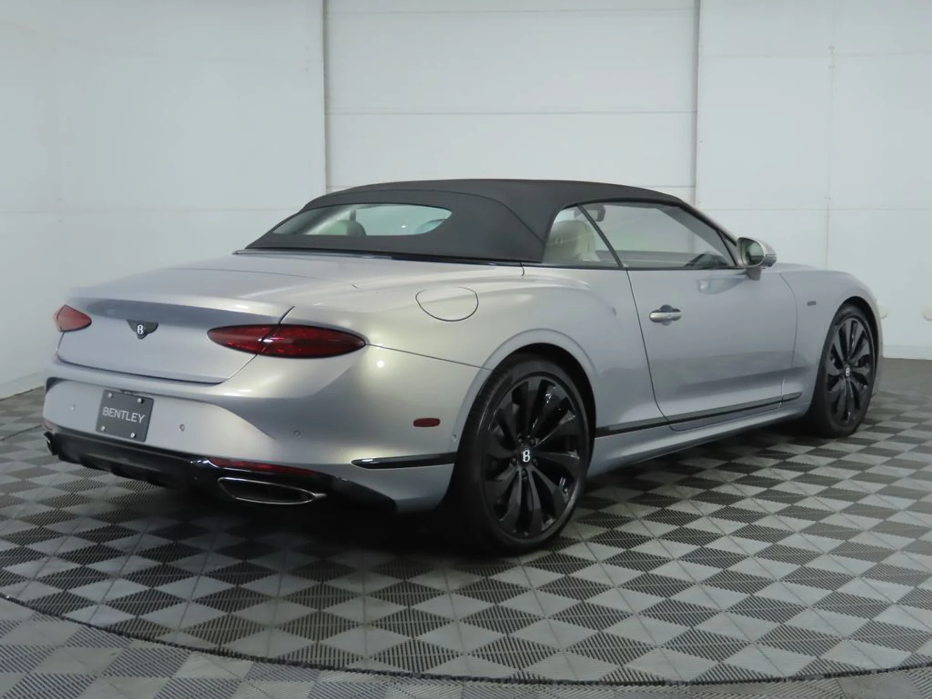 mph012_402335174_new_2025_bentley_continental_gtblackeditionconvertible_8119_22910189_13_1024_f4ba6abd7b