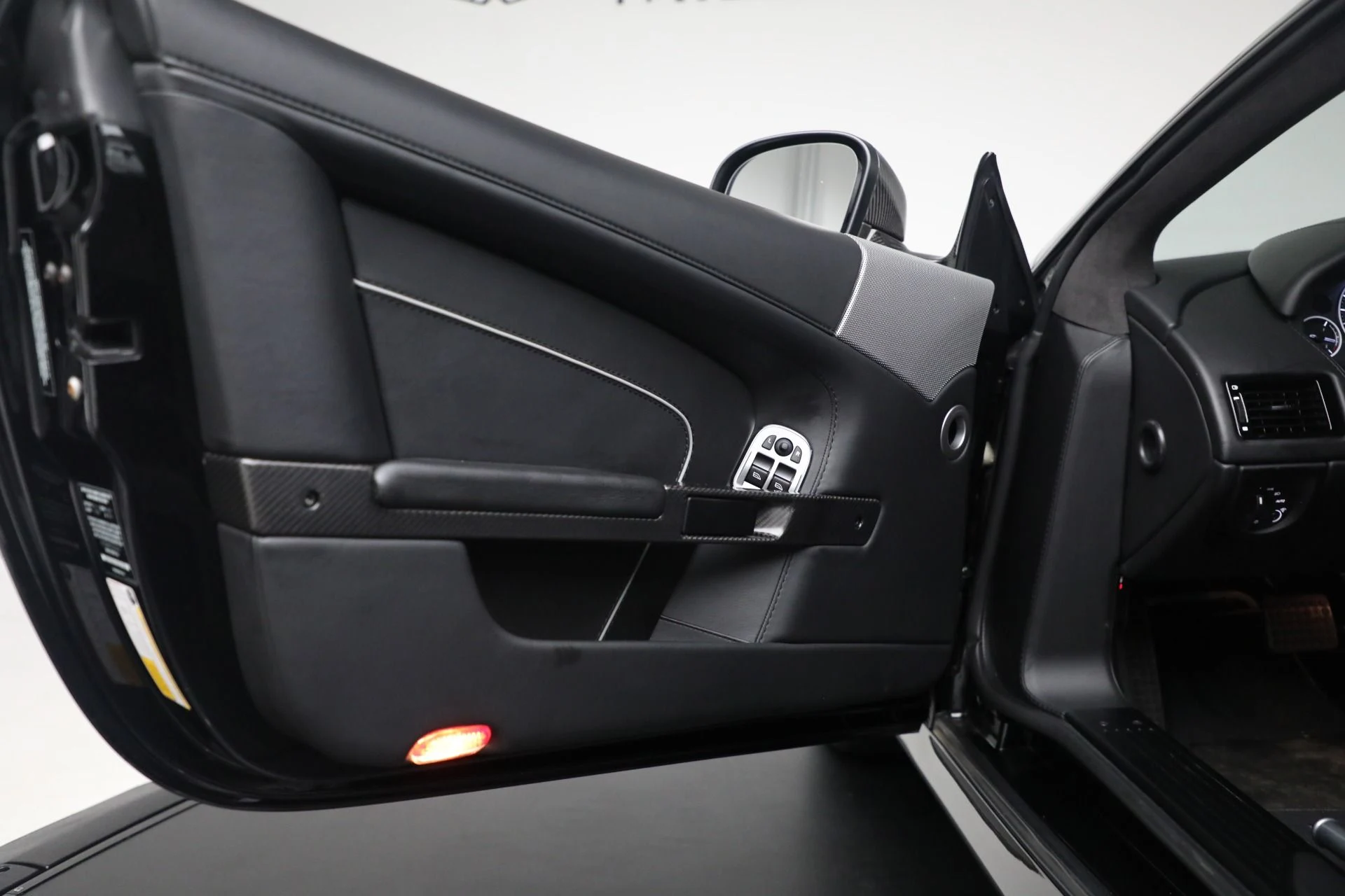 mph012_4025409993_Used_2015_Aston_Martin_DB_9_Carbon_Edition_3612a63e60