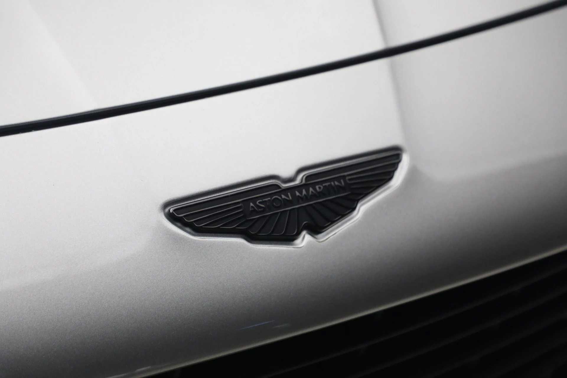 mph012_4026629215_Used_2025_Aston_Martin_Vanquish_1791232652_85f484a268