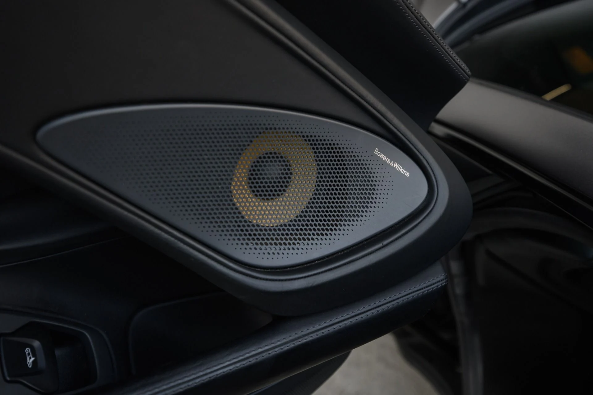 mph012_4027566679_Used_2019_Mc_Laren_570_S_1765498607_70d7dd048c