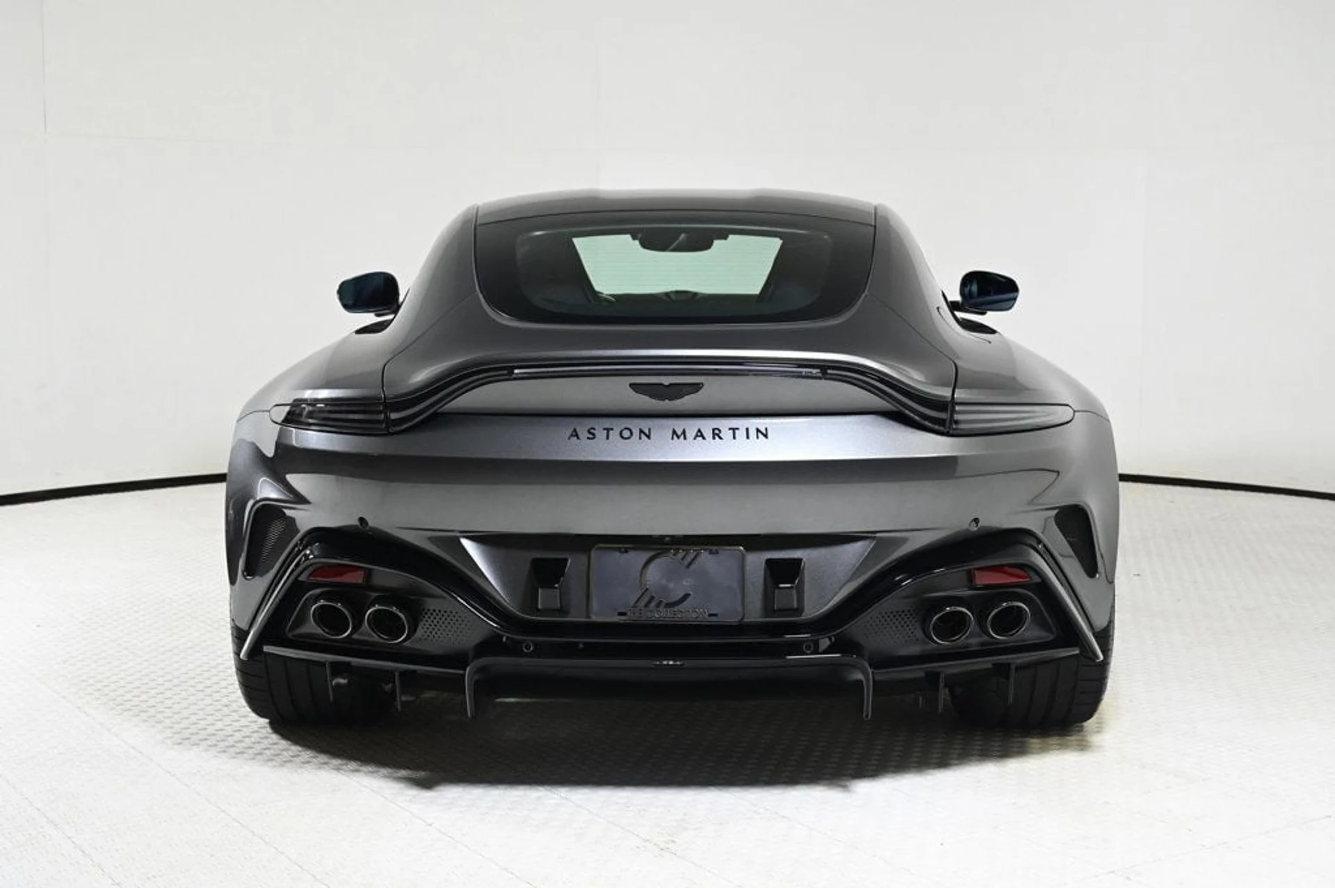 mph012_4047840932_used_2026_aston_martin_vantage_11350_22917538_12_1024_4e218442df