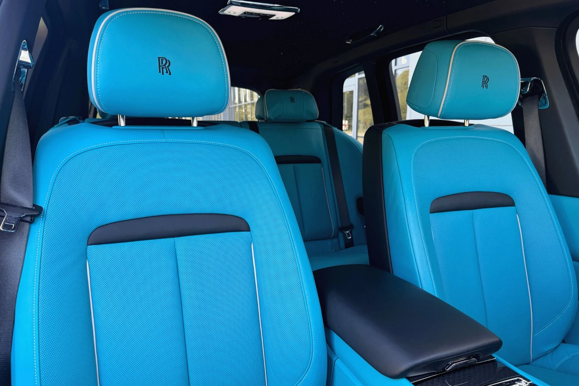 mph012_4051295424_Used_2022_Rolls_Royce_Black_Badge_Cullinan_1758544859_4ccbda4ac1