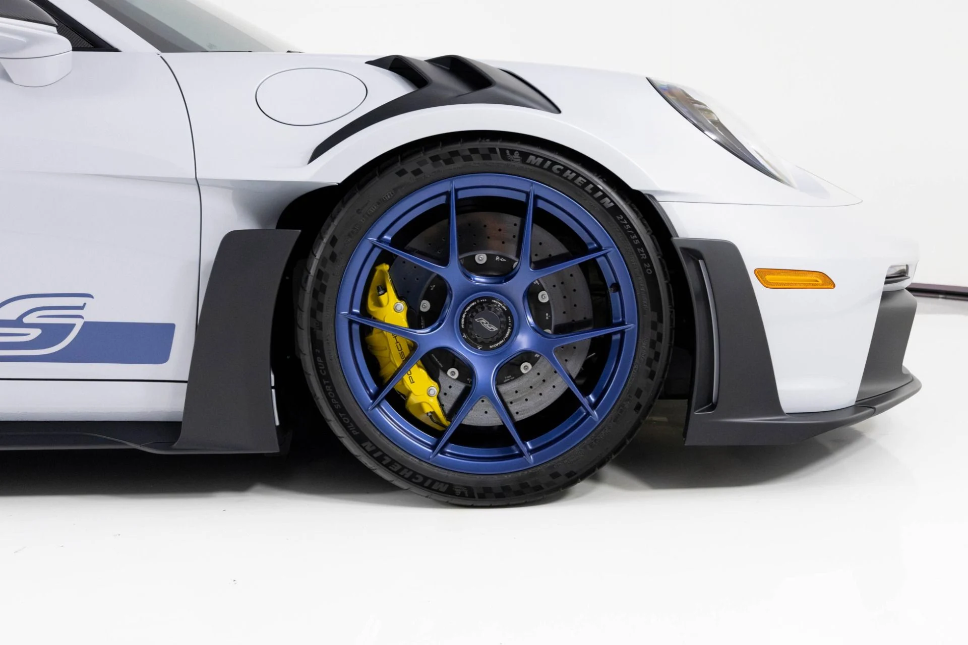 mph012_4056500101_Used_2025_Porsche_911_GT_3_RS_1763053548_495afc16e5