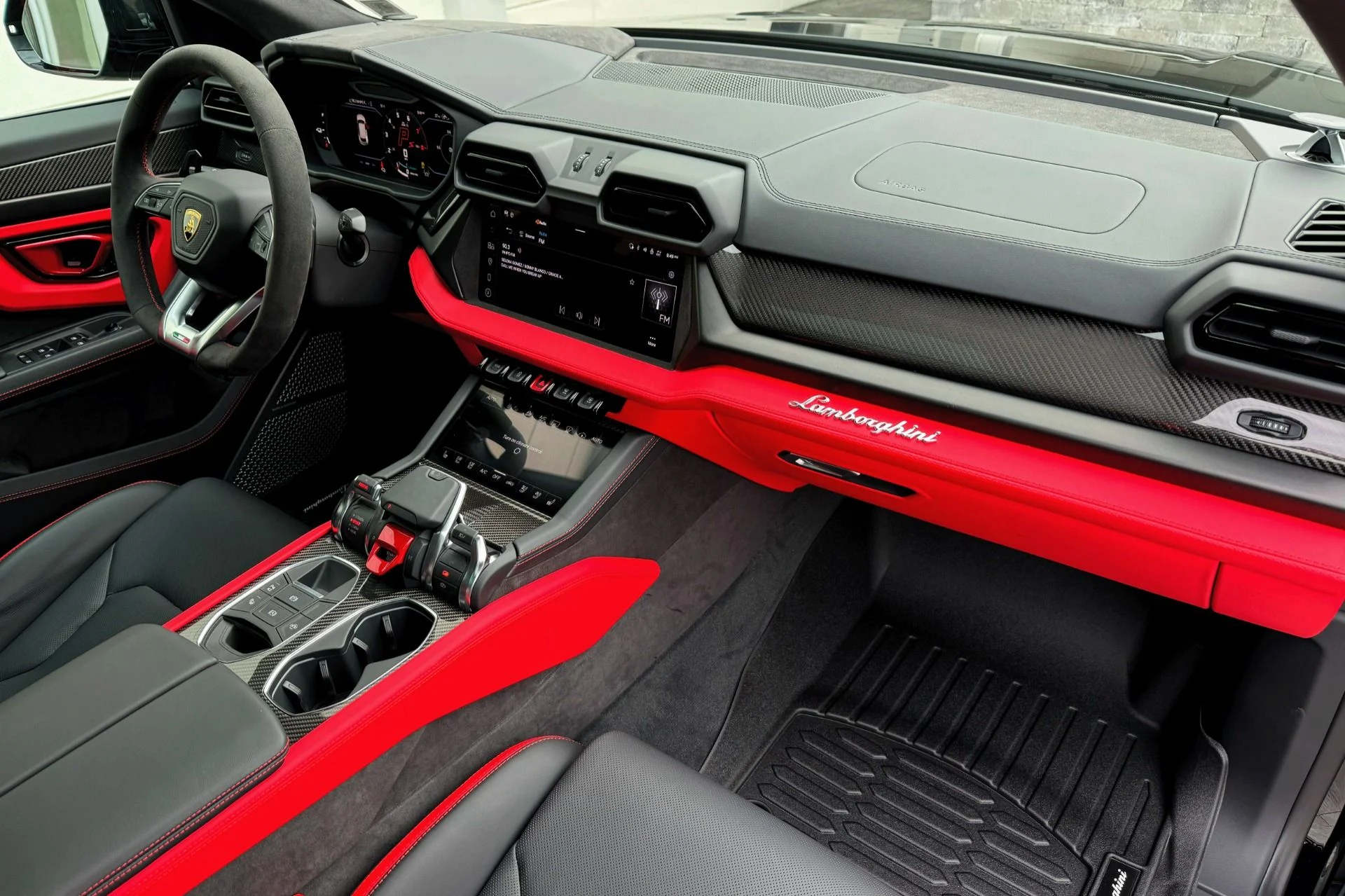 mph012_4056532474_Used_2025_Lamborghini_Urus_SE_1744358434_0584b72cab