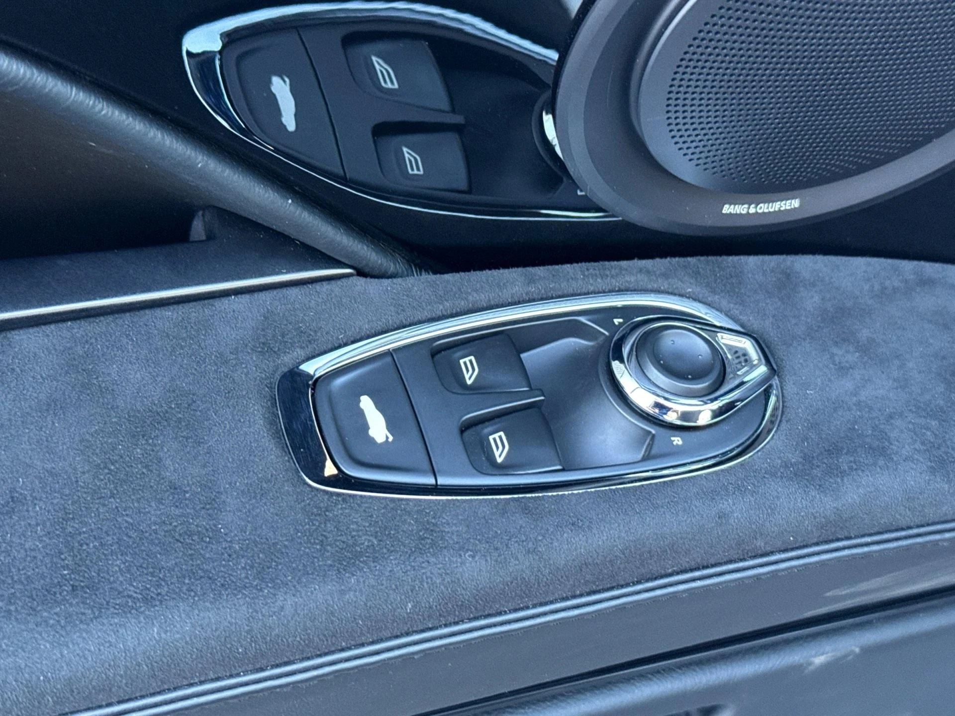 mph012_4059959345_Used_2020_Aston_Martin_DBS_Superleggera_1771063950_e5c6305fcf