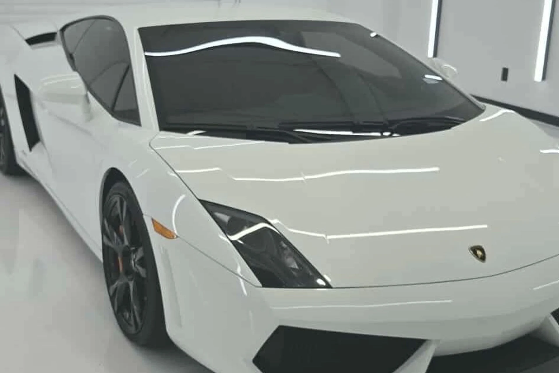 mph012_4061783941_Used_2011_Lamborghini_Gallardo_LP_550_2_1763594417_ec9052042e