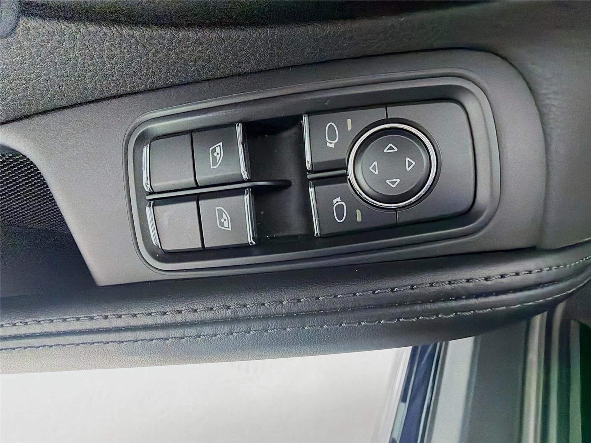 mph012_4067047376_10afadc62b29c2e62f3e2a6c73085bde_3f64037759