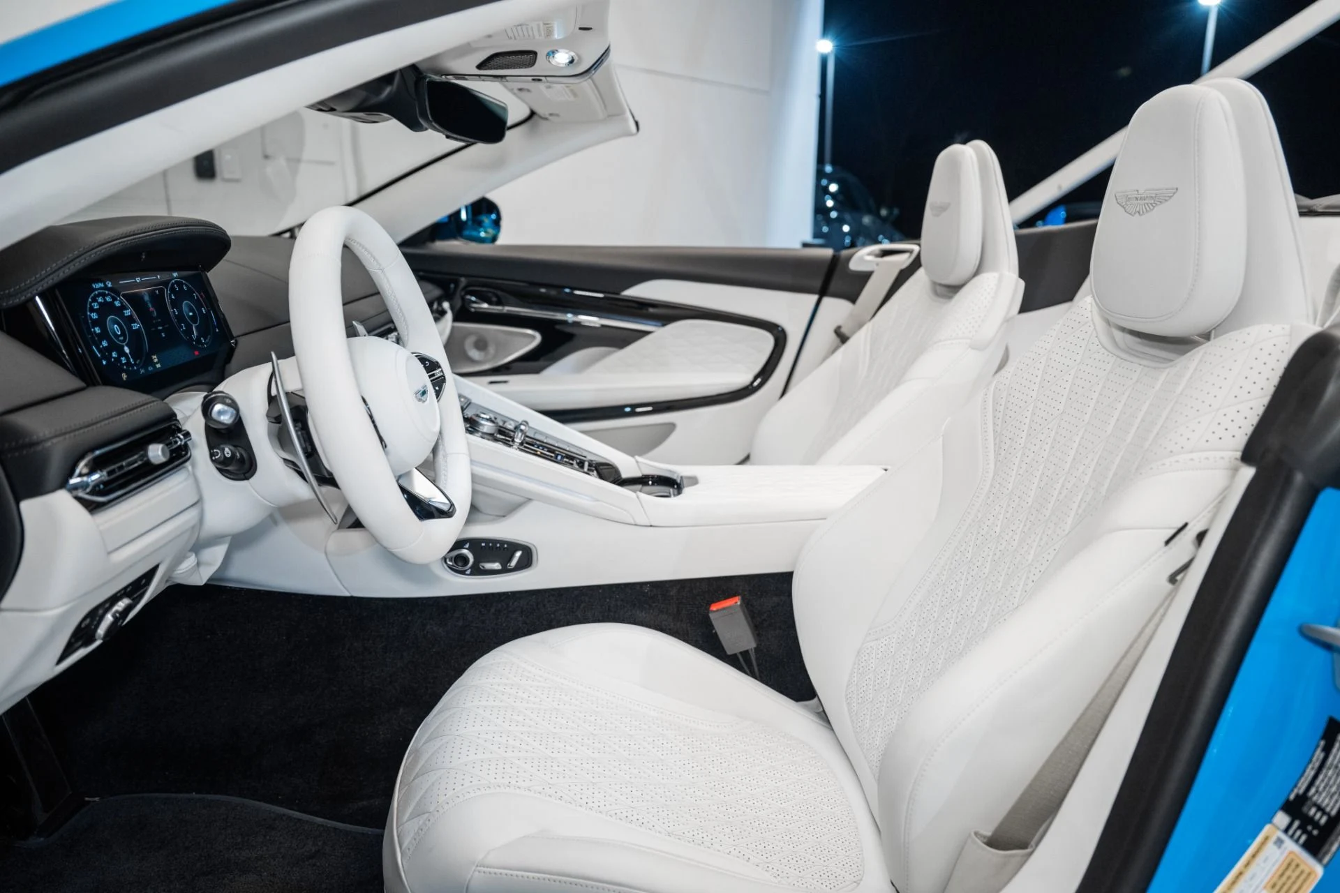 mph012_4067054184_Used_2025_Aston_Martin_DB_12_Volante_1741214270_6a3aa364b3