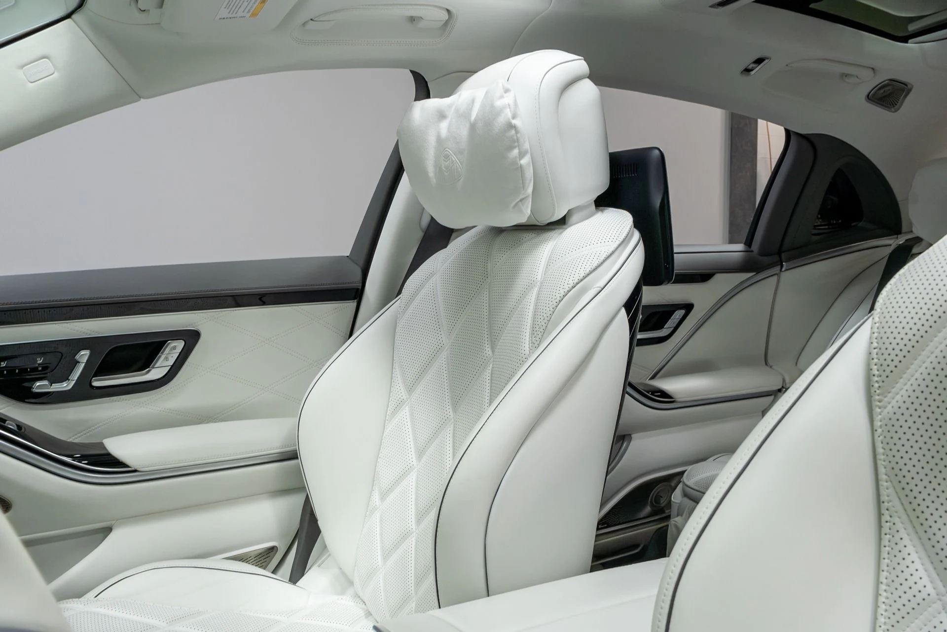 mph012_4069923469_Used_2023_Mercedes_Benz_S_Class_Maybach_S_680_4_MATIC_1776091551_30413f2512