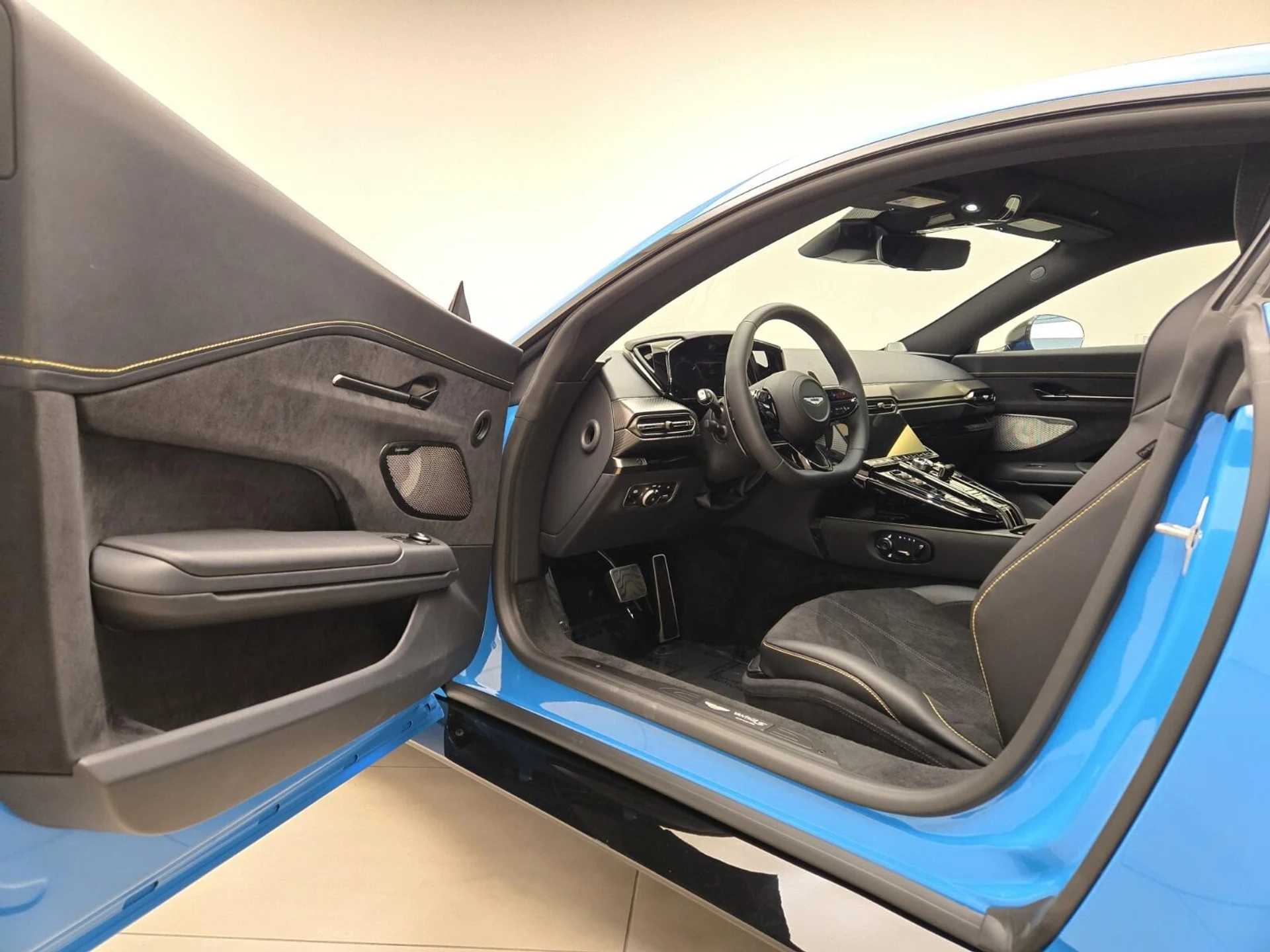 mph012_4070718863_New_2026_Aston_Martin_Vantage_S_1791609350_68114ea84d