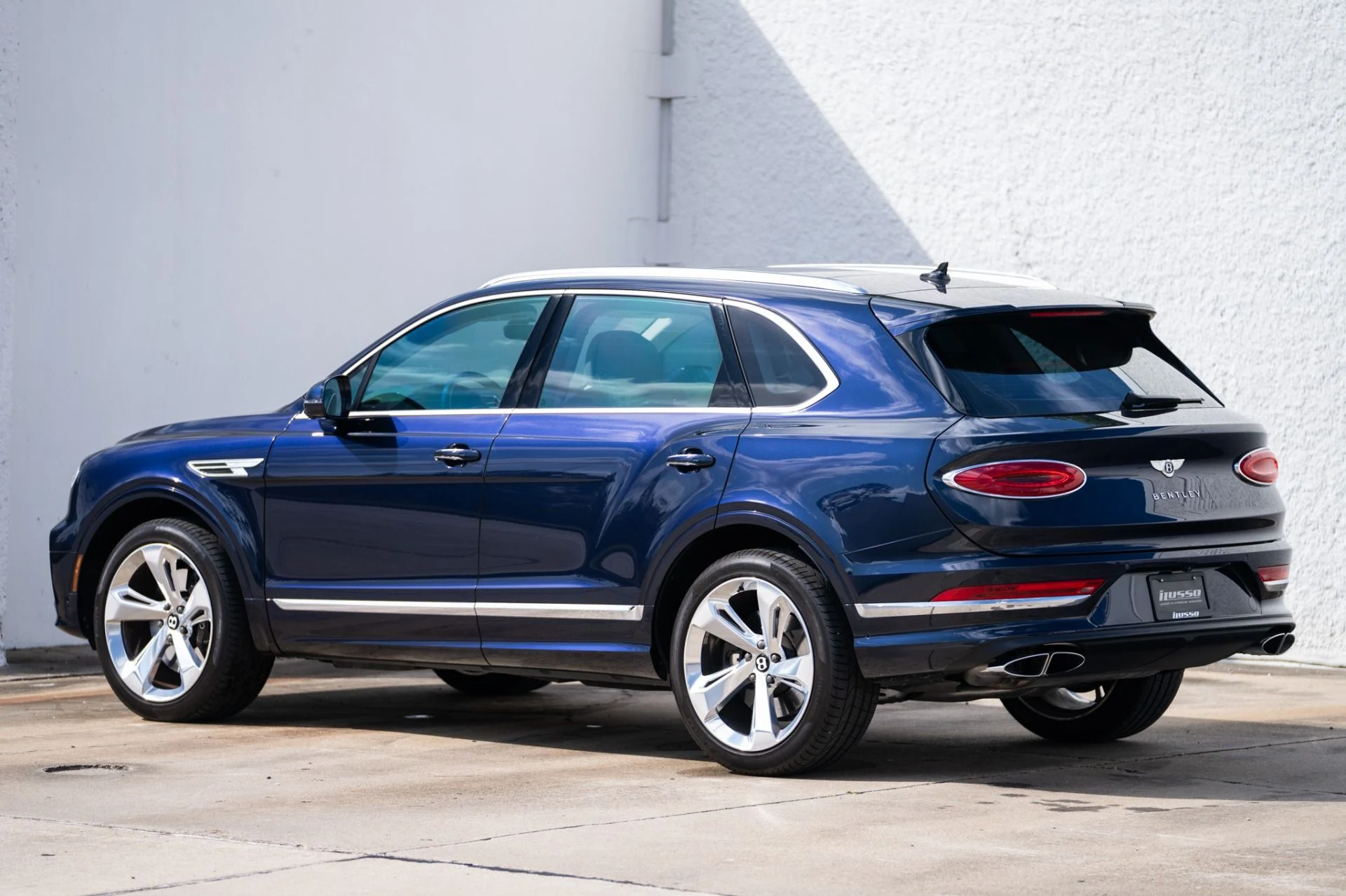 mph012_4077222074_Used_2024_Bentley_Bentayga_V8_1761672293_dc7b94a442