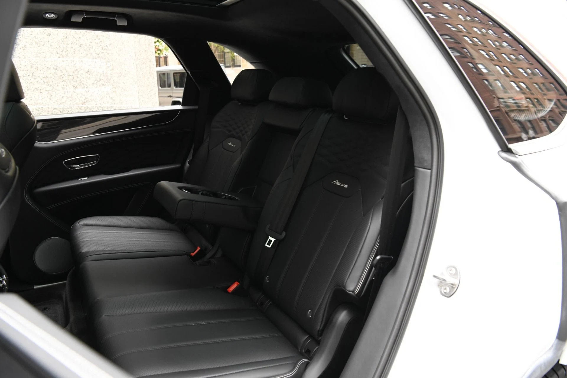 mph012_4101632169_Used_2024_Bentley_Bentayga_Azure_V8_1756931556_0879b3ef29