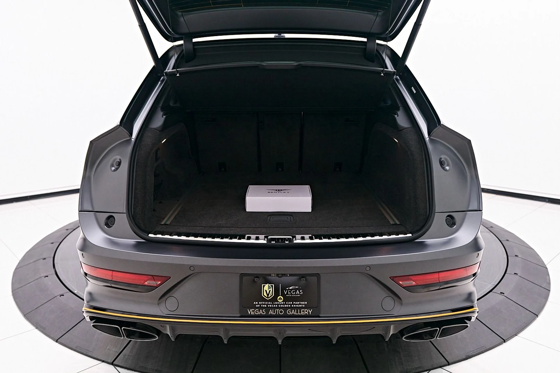 mph012_4120950186_Used_2025_Bentley_Bentayga_S_Black_Edition_1738363048_e904b806bc