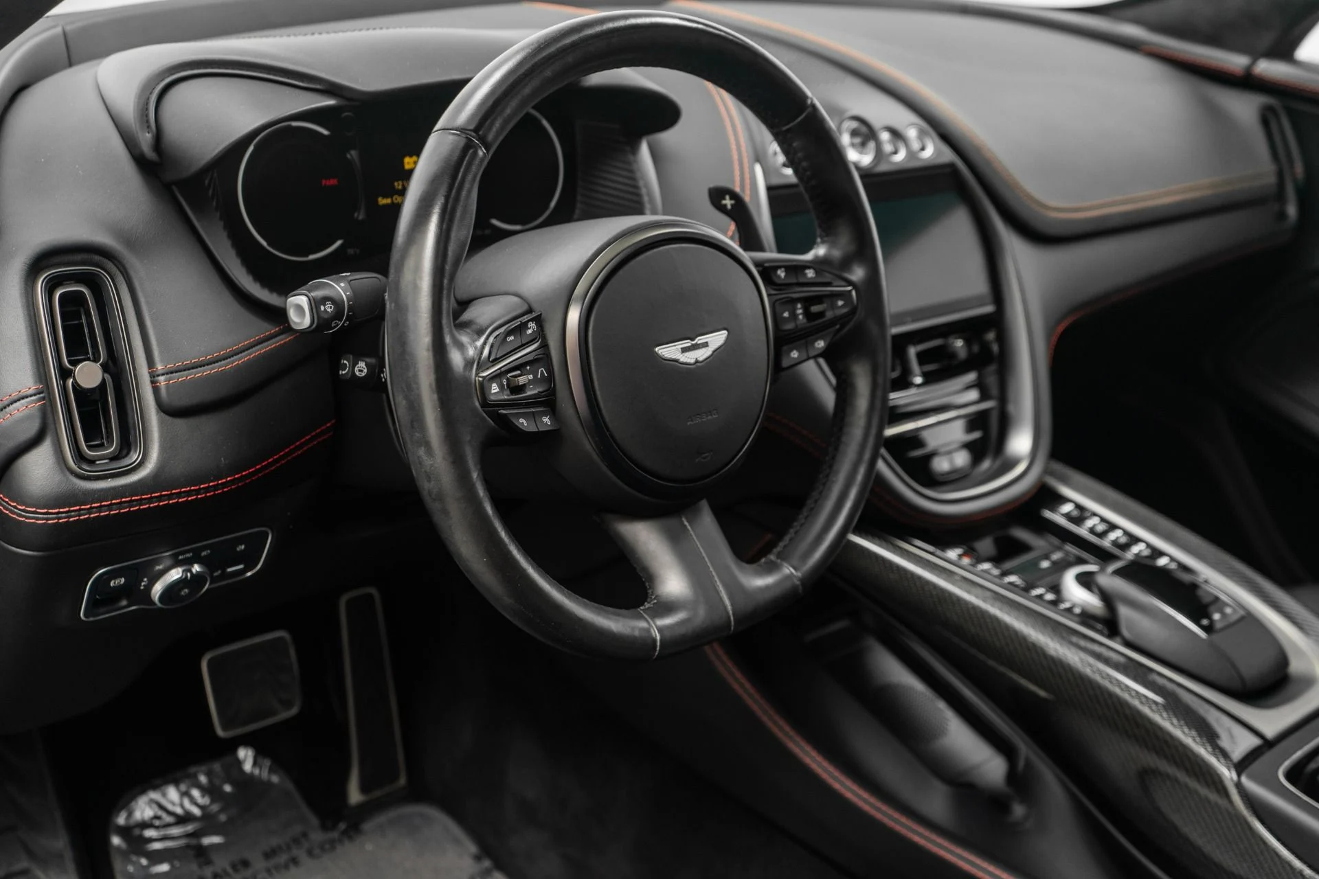 mph012_4123441428_Used_2022_Aston_Martin_DBX_1755547970_8f25294f3e