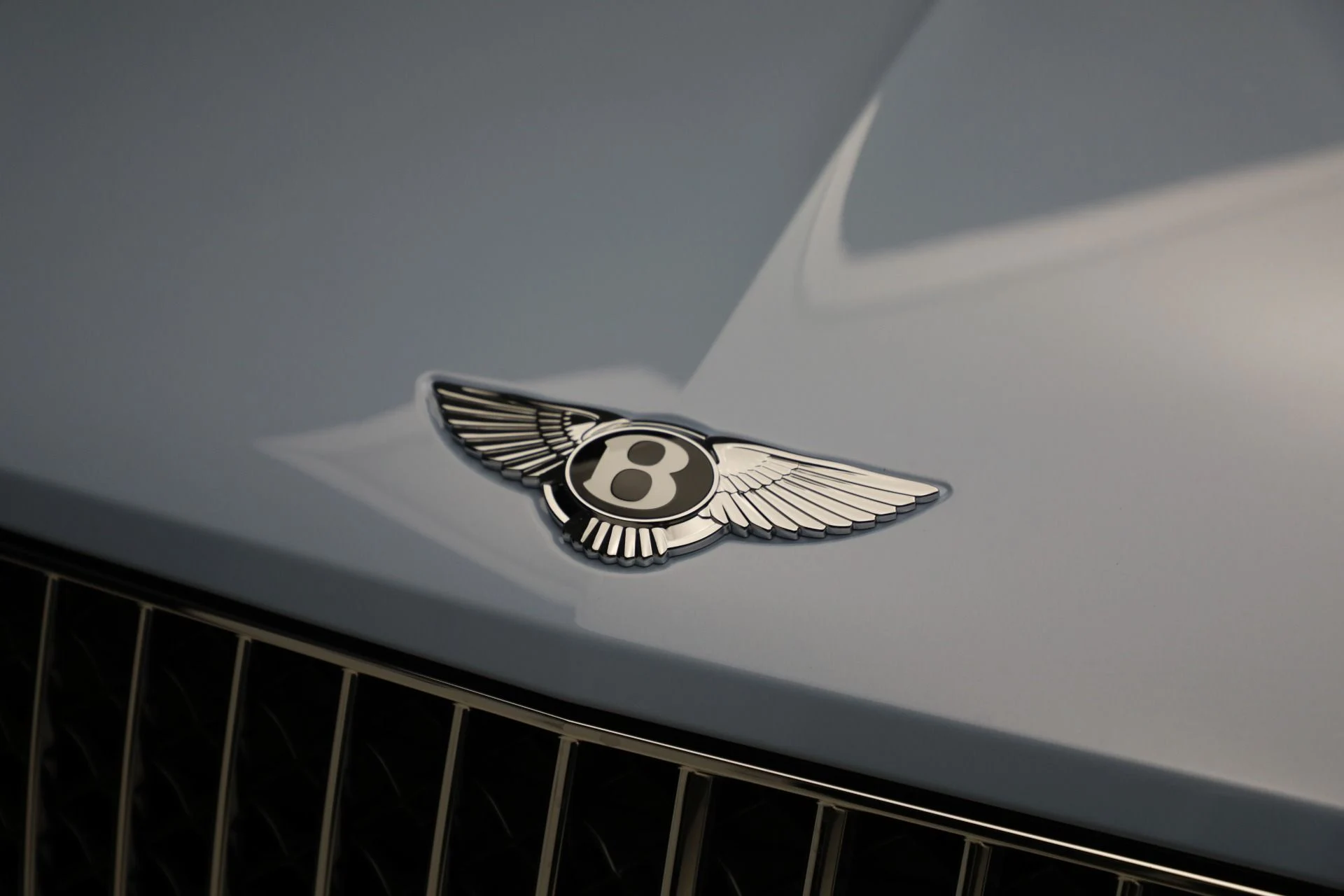 mph012_4129979213_New_2025_Bentley_Bentayga_Azure_V8_24894f8fcd