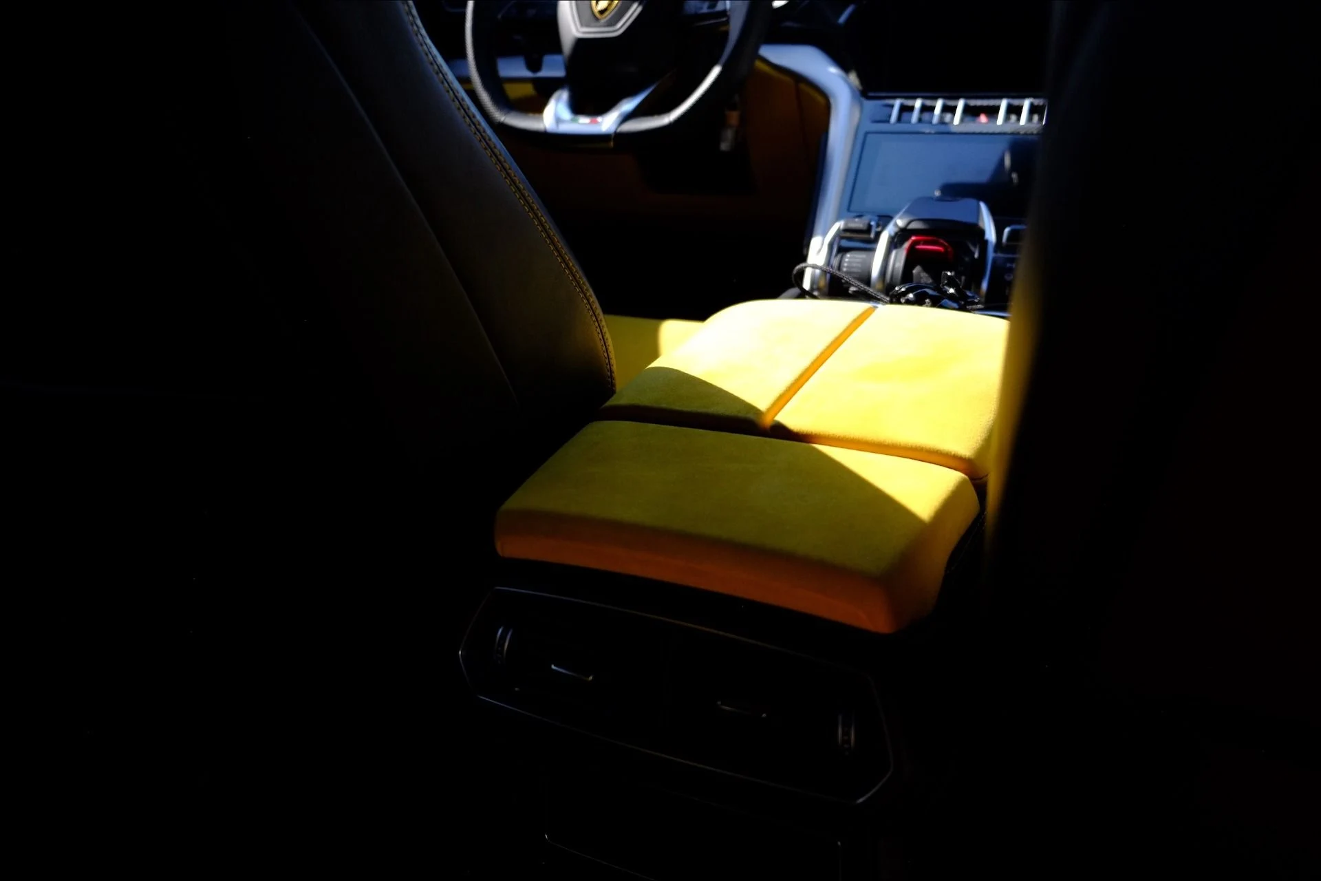 mph012_4140868882_Used_2021_Lamborghini_Urus_1776122295_164432d56c