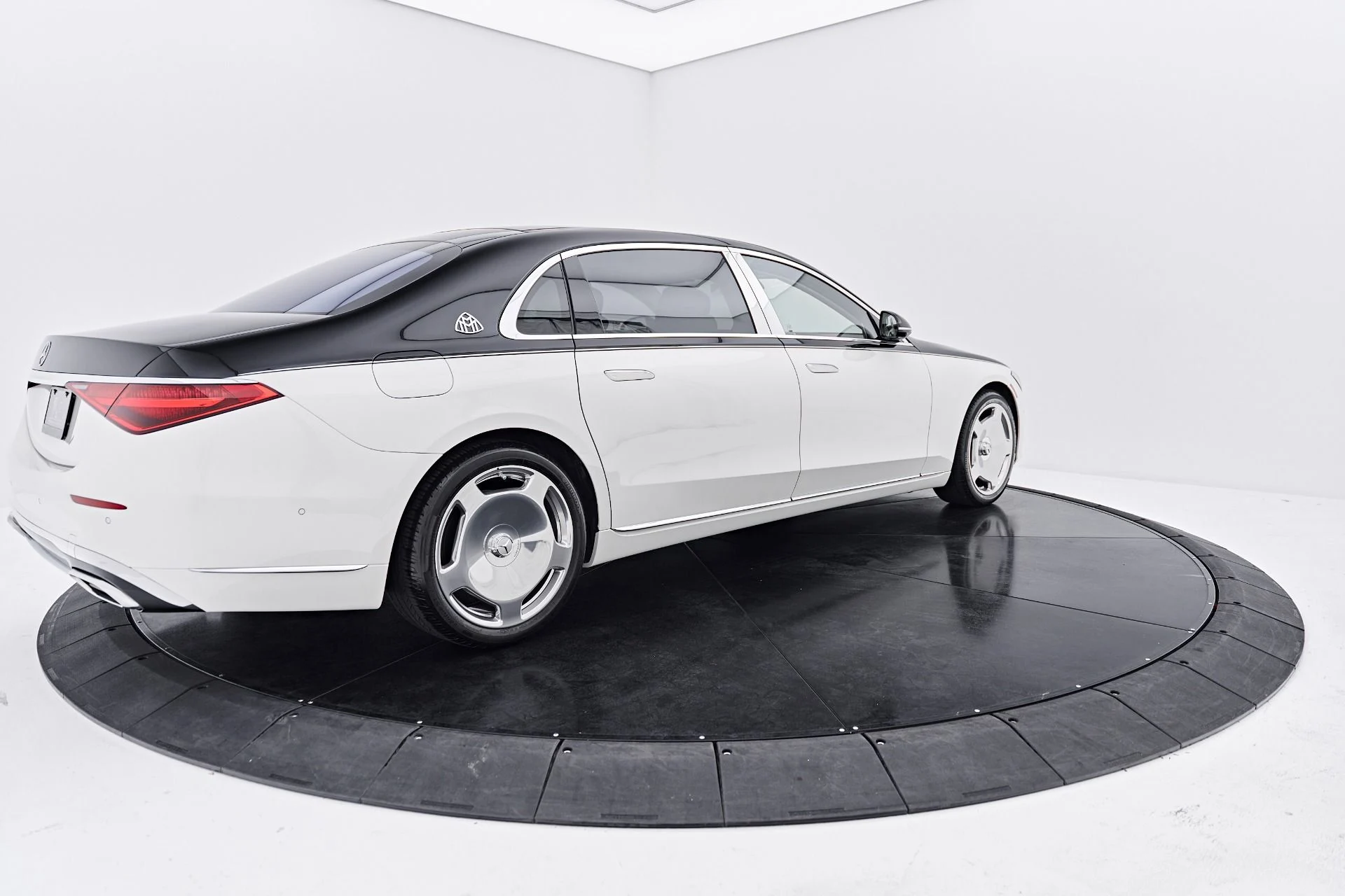 mph012_4145642933_Used_2023_Mercedes_Benz_S_Class_Maybach_S_680_1790207134_e90facf9b5